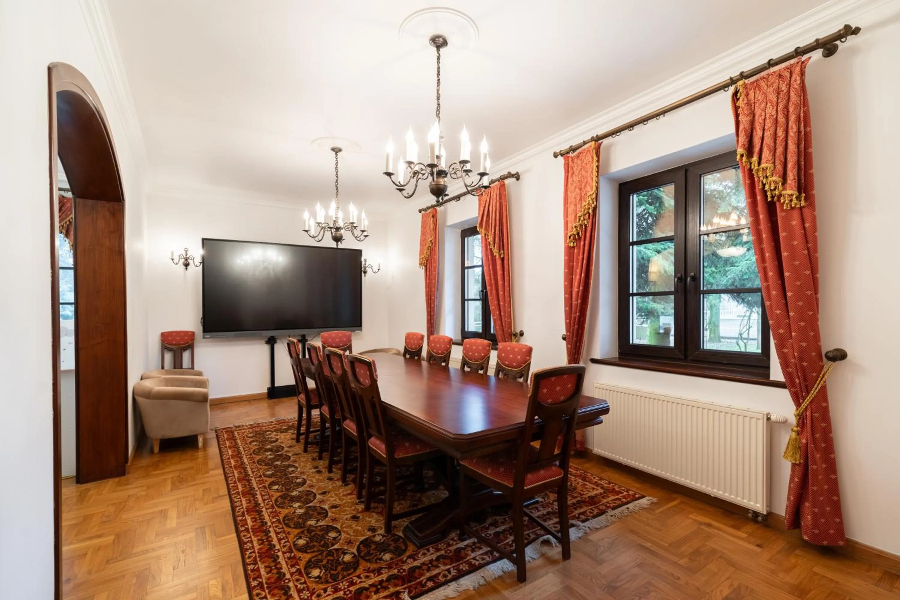 Communal lounge/ TV room in Apartamenty w Dworku Cheval