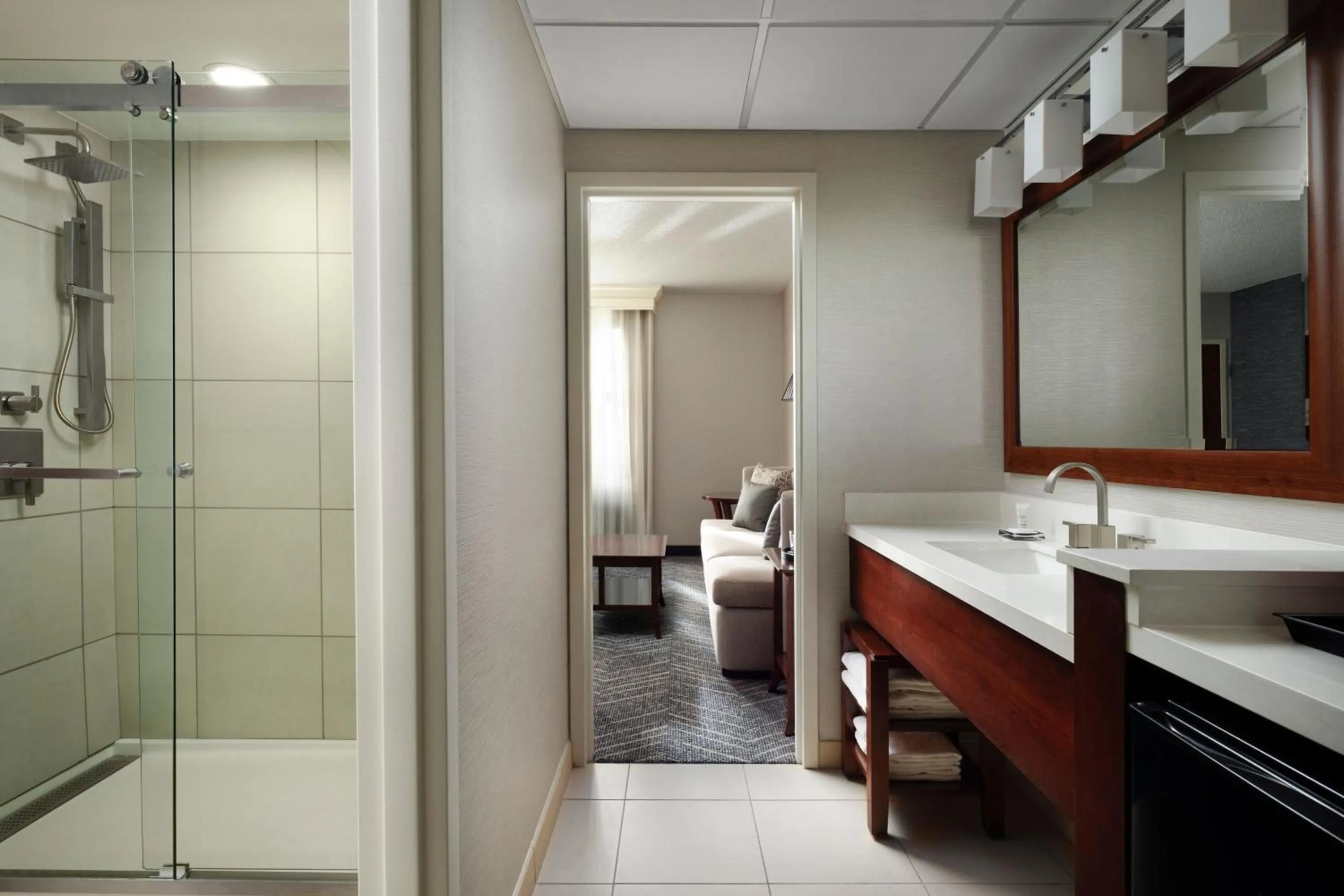 Bathroom in Minneapolis Marriott Northwest Hotel & Conference Center