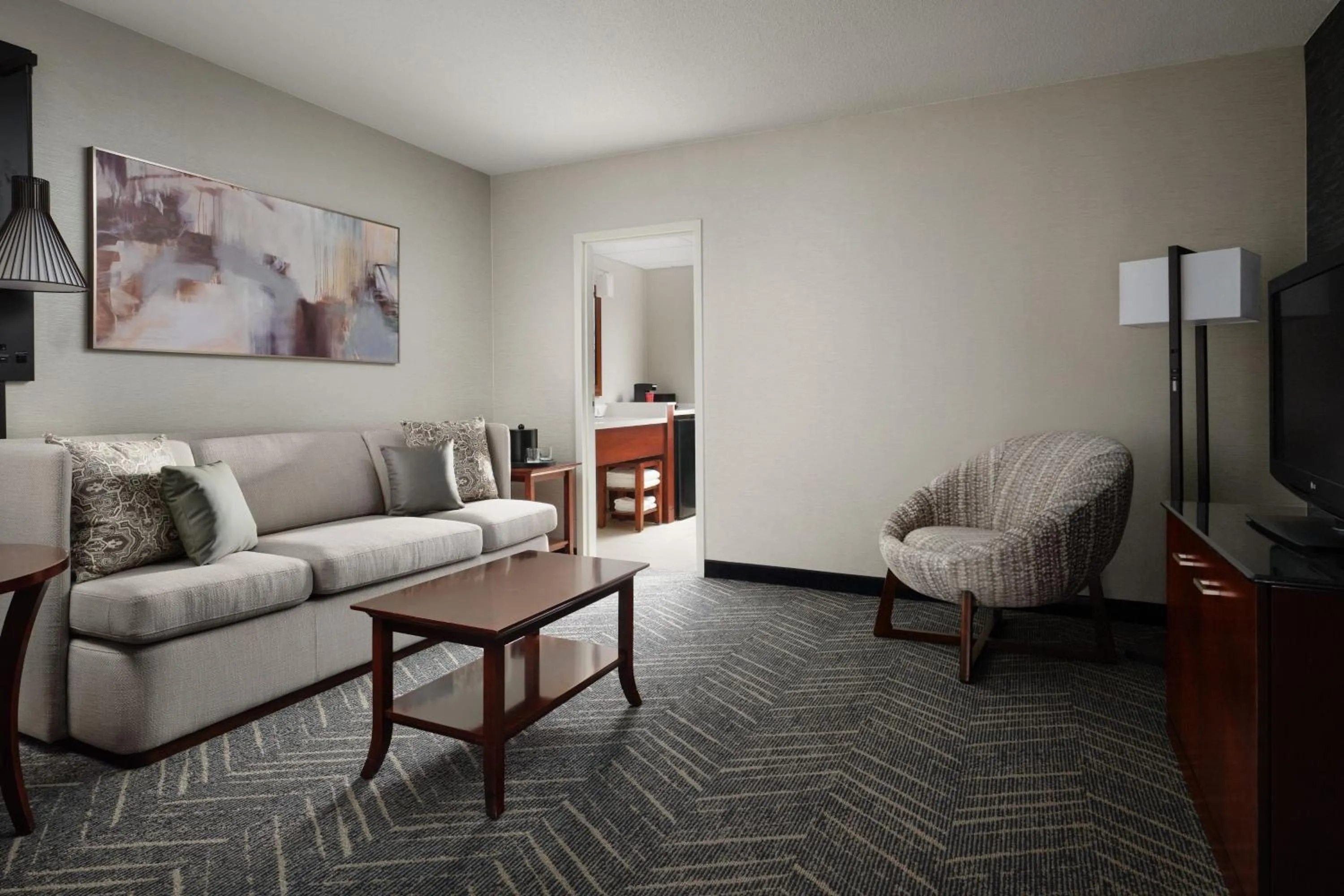 Living room in Minneapolis Marriott Northwest Hotel & Conference Center