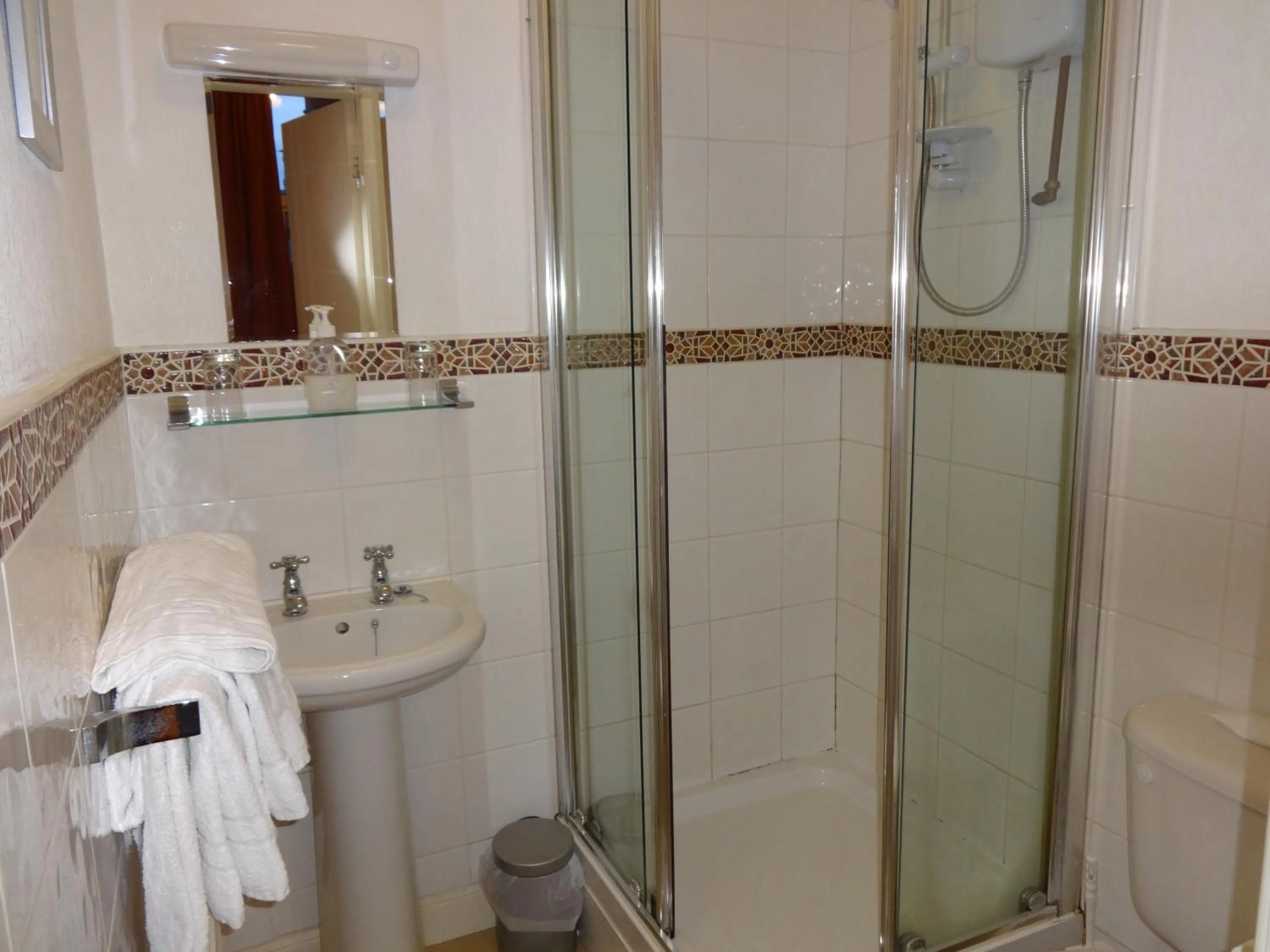 Bathroom in Aberdour Guest House