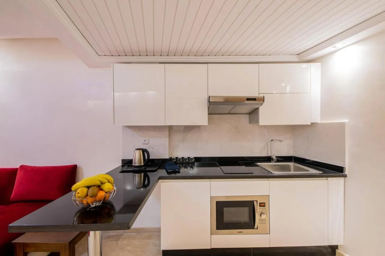 Kitchen or kitchenette in Appart-hotel Marrakech Inn