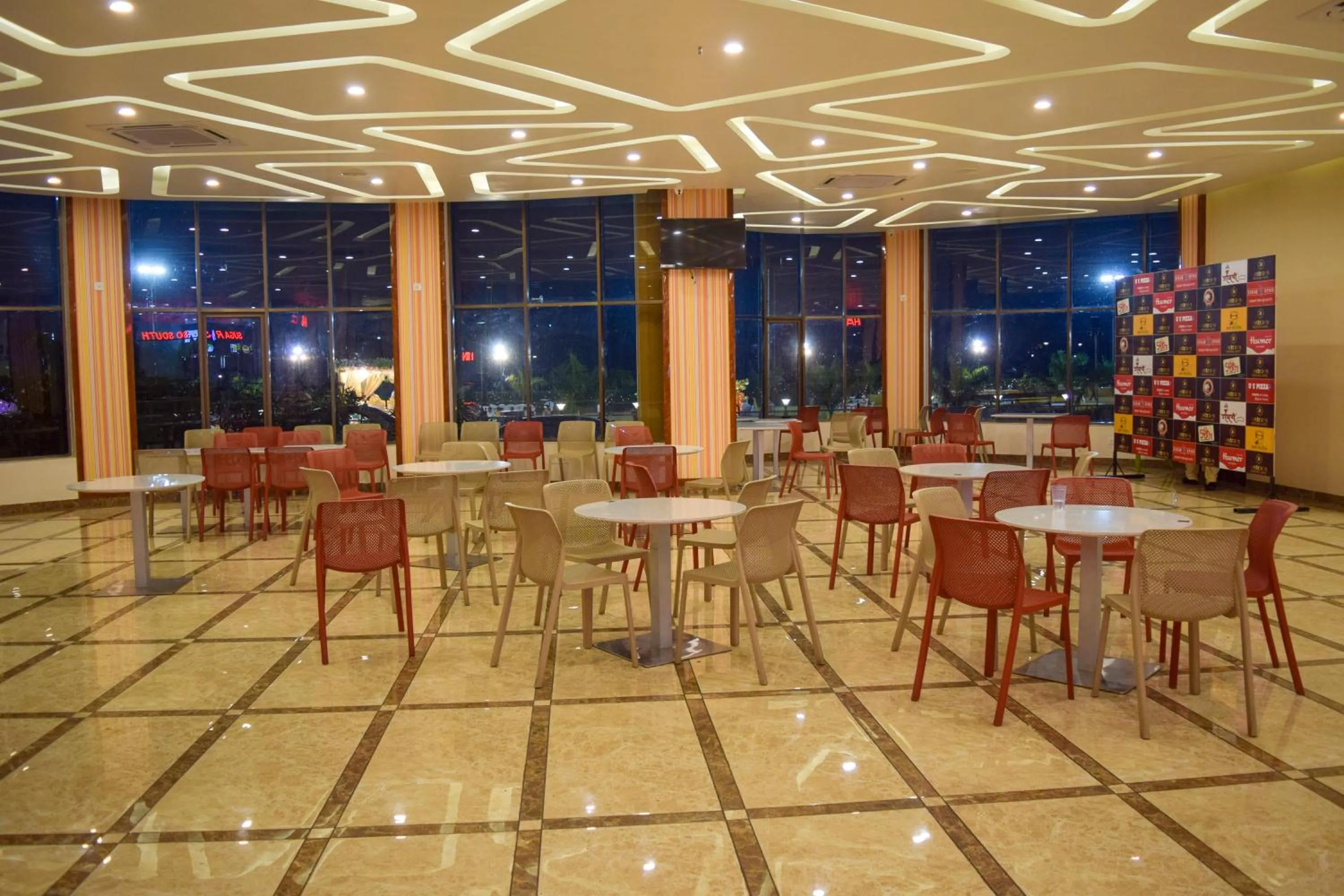 Restaurant/places to eat in Hotel Highway Hari