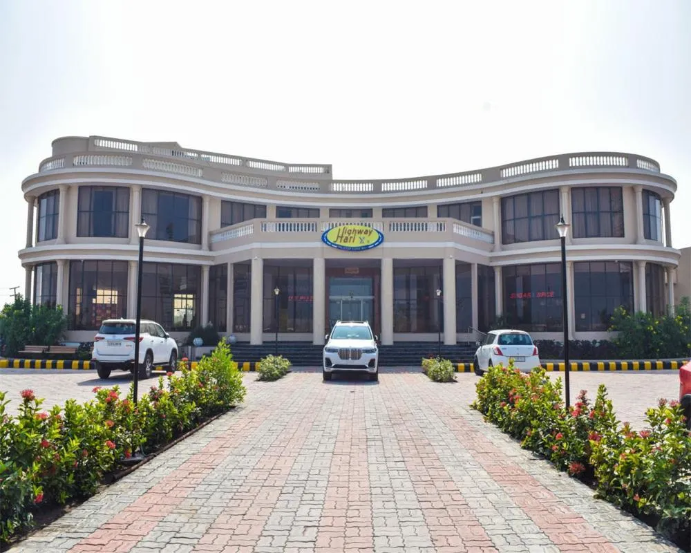 Property building in Hotel Highway Hari