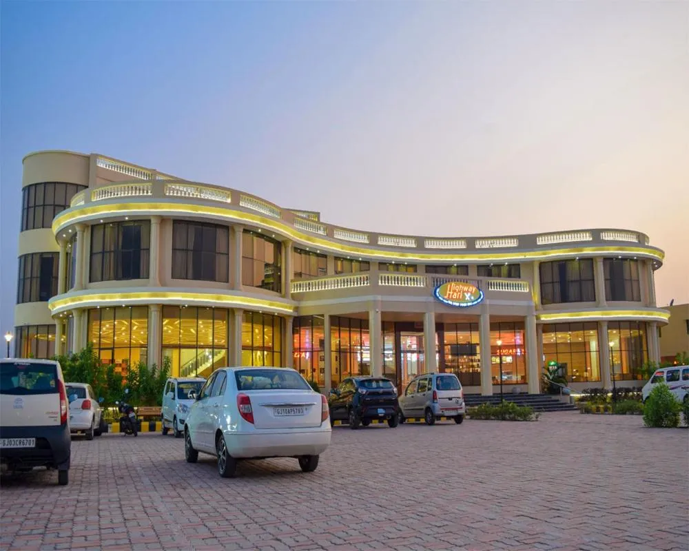 Facade/entrance in Hotel Highway Hari