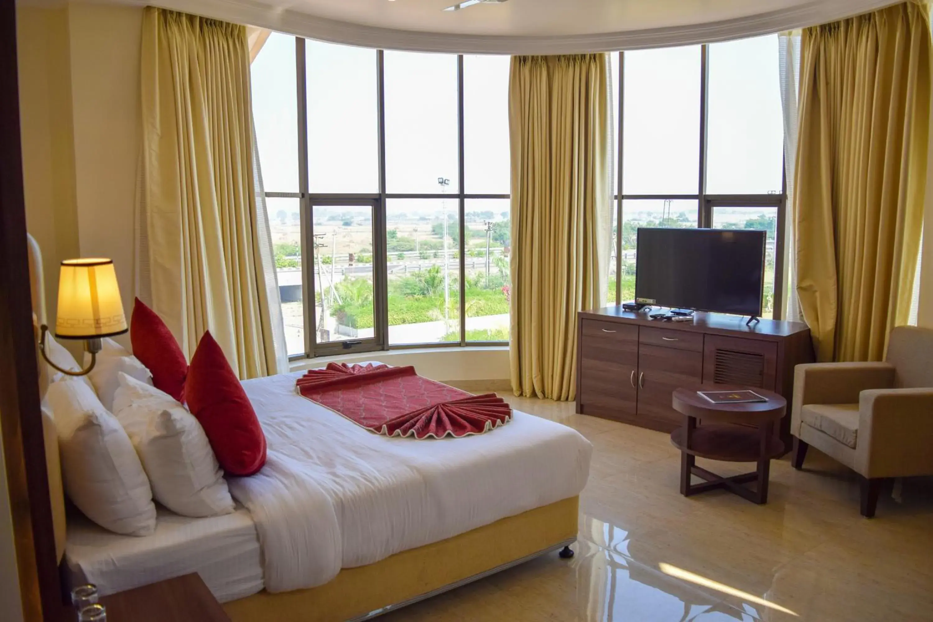 Suite with Garden View - single occupancy in Hotel Highway Hari Suite with Garden View - single occupancy in Hotel Highway Hari