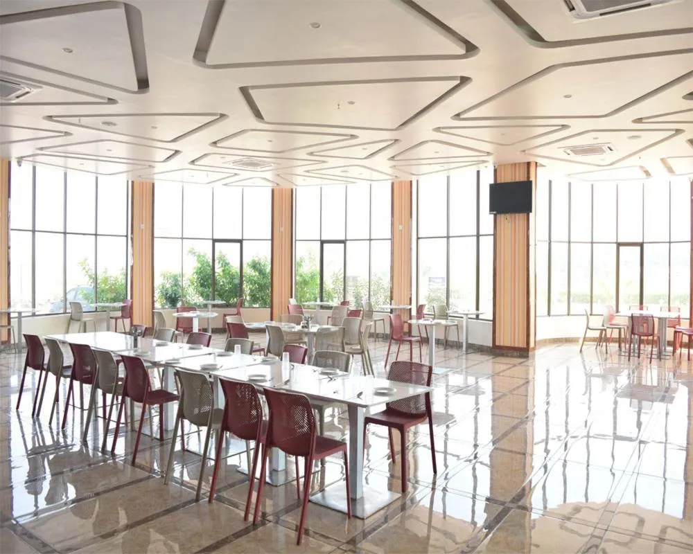 Restaurant/places to eat in Hotel Highway Hari