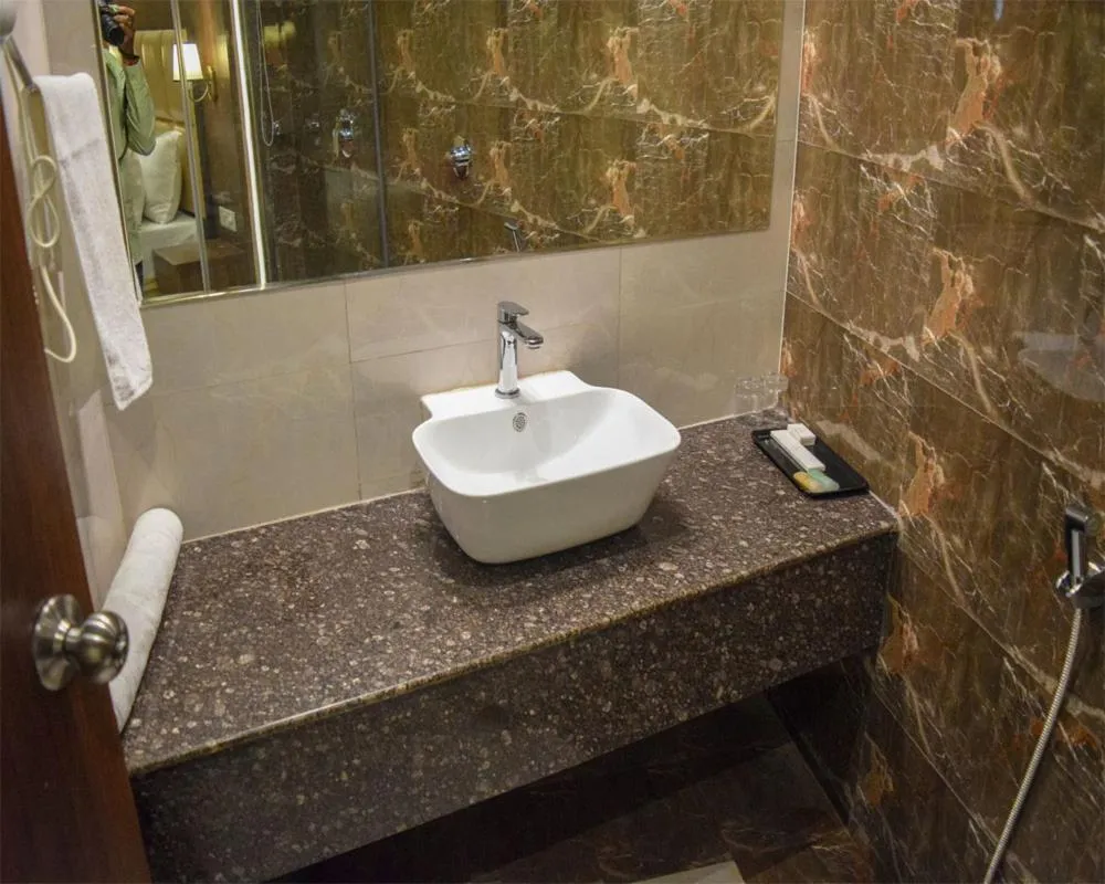 Bathroom in Hotel Highway Hari