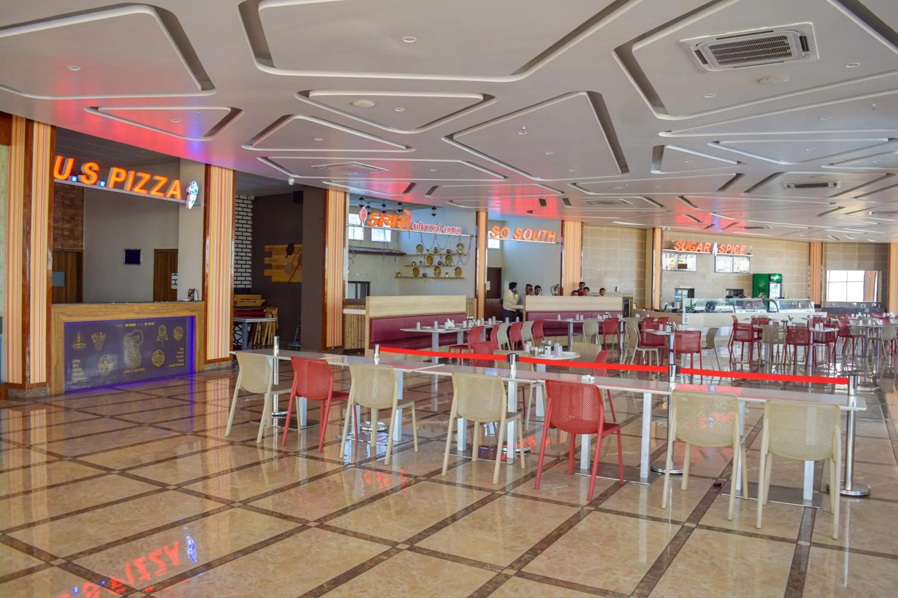 Restaurant/places to eat in Hotel Highway Hari