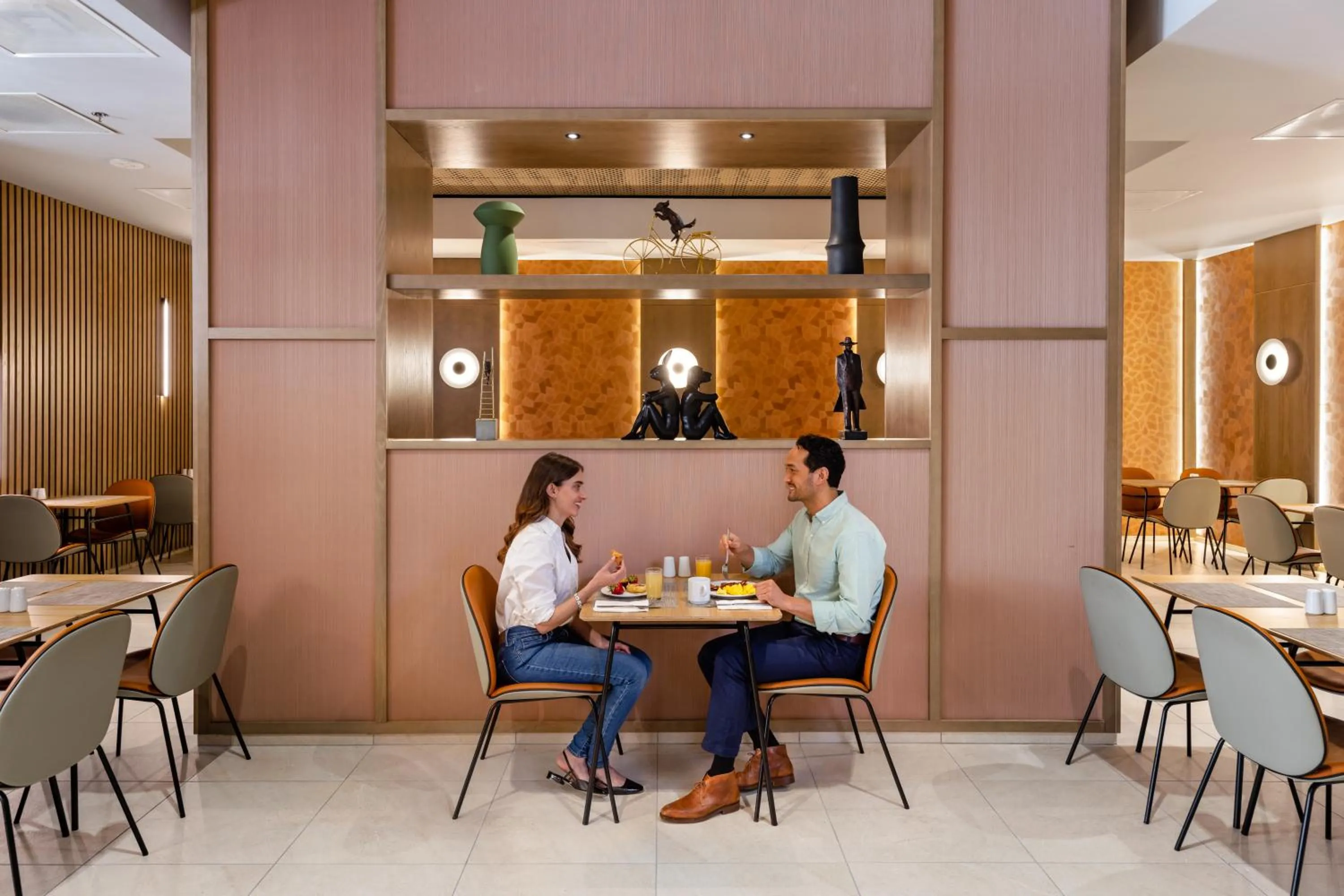 Restaurant/places to eat in Riu Plaza Fisherman's Wharf