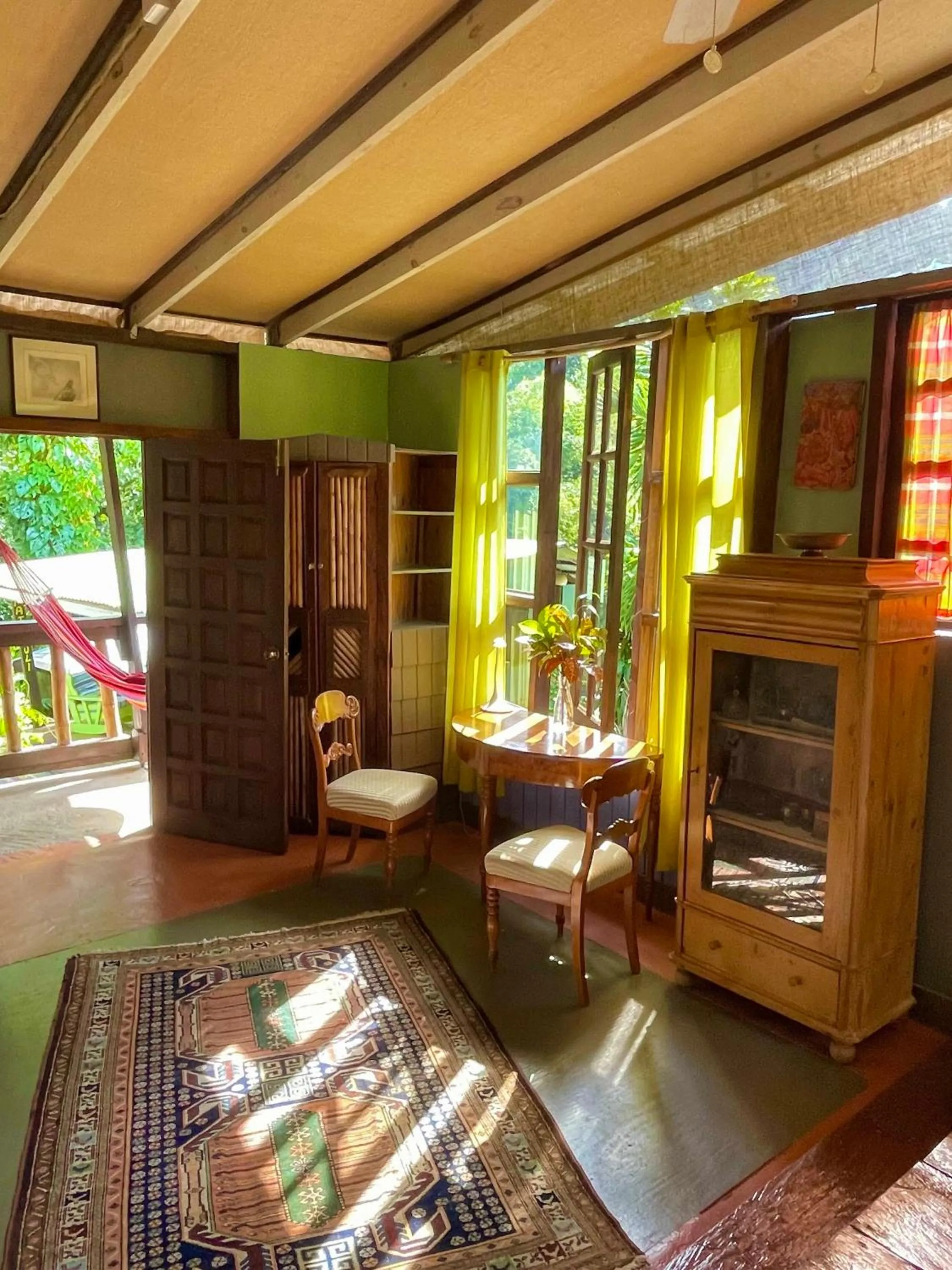 Seating area in Cocoa Cottage
