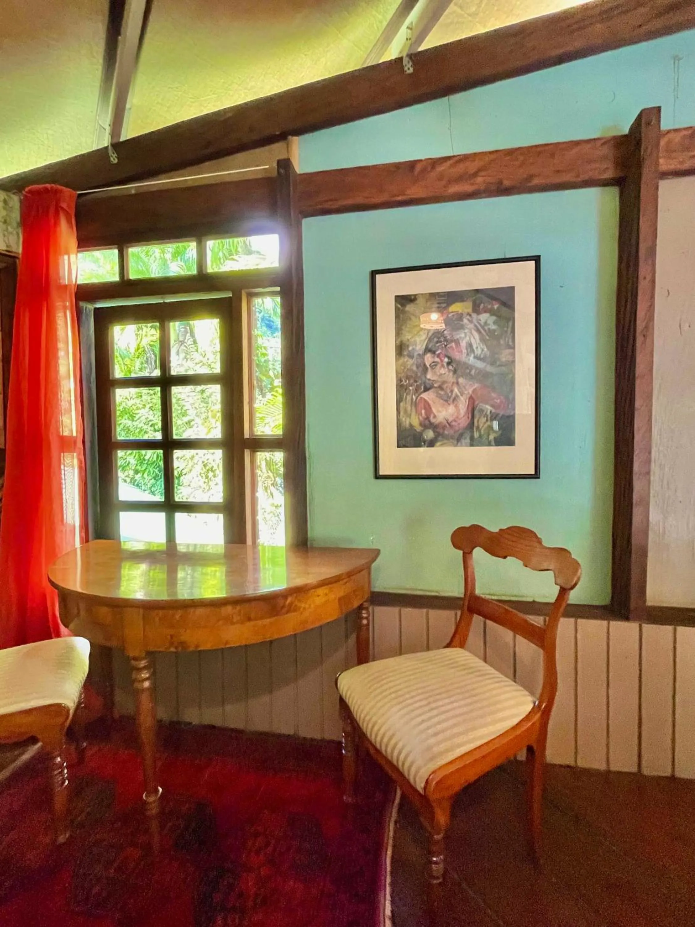 Seating area in Cocoa Cottage