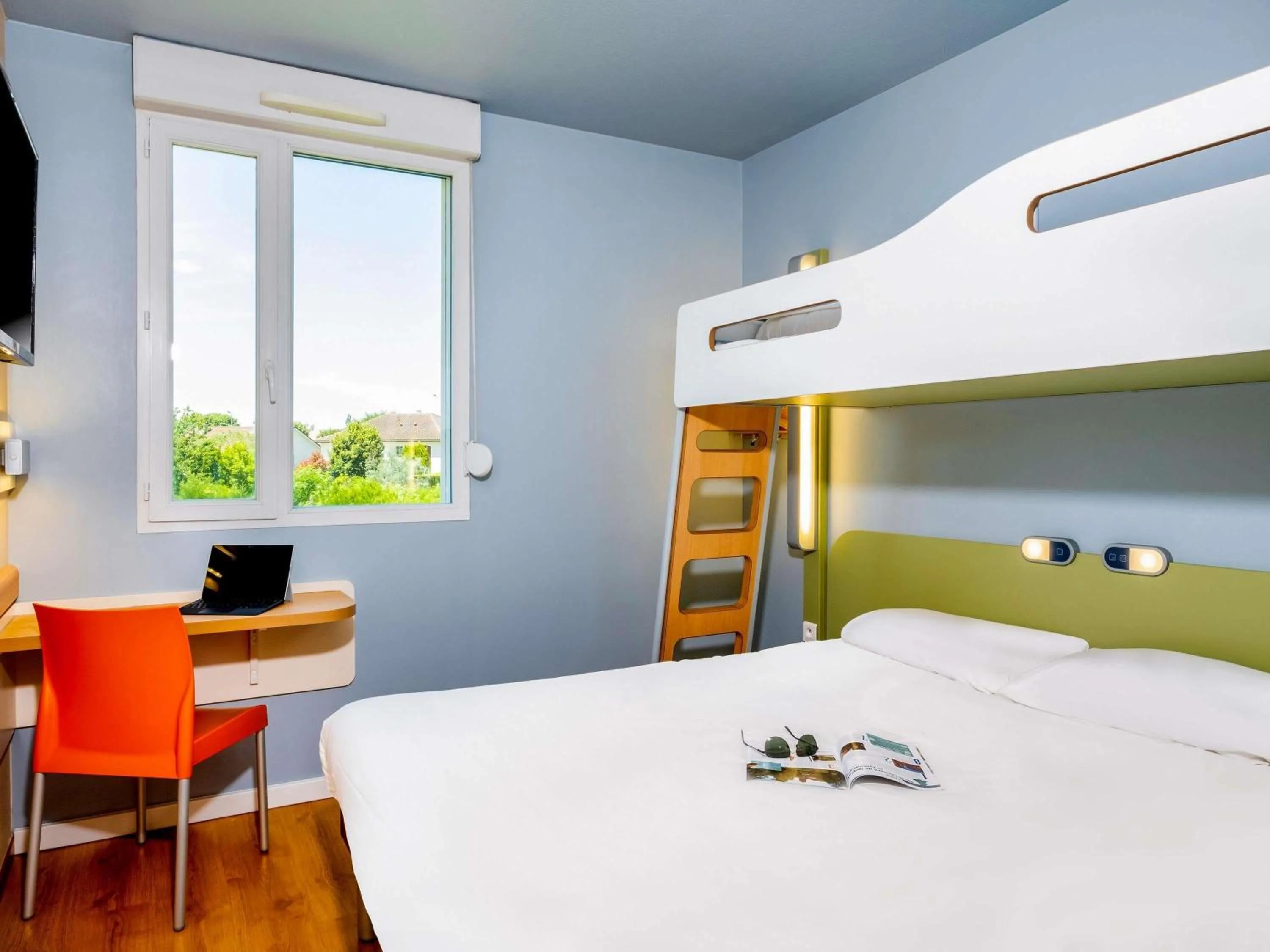 Property building, Bed in Ibis Budget Limoges Nord