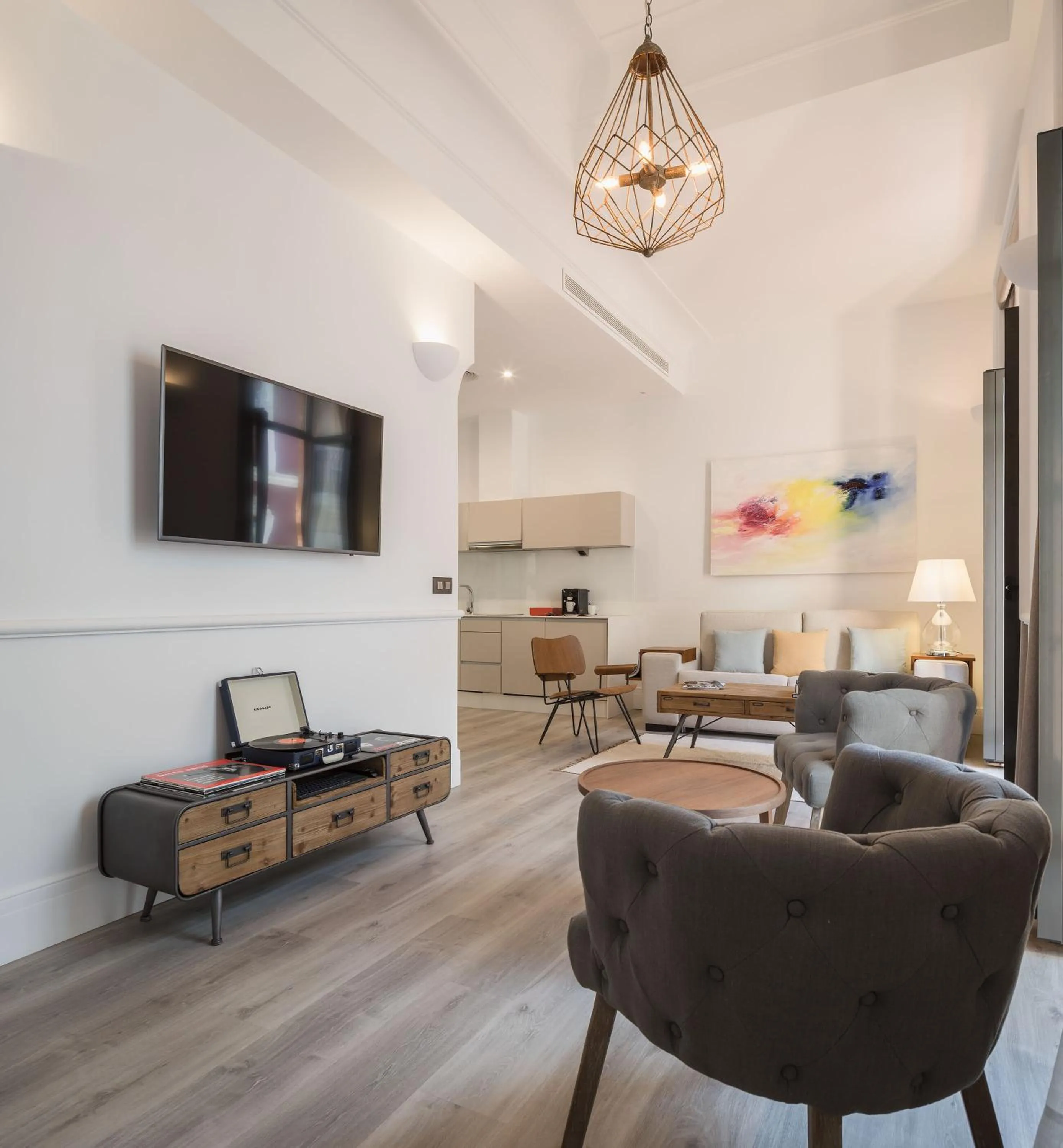 Photo of the whole room in Puerta Catedral Holiday Suites