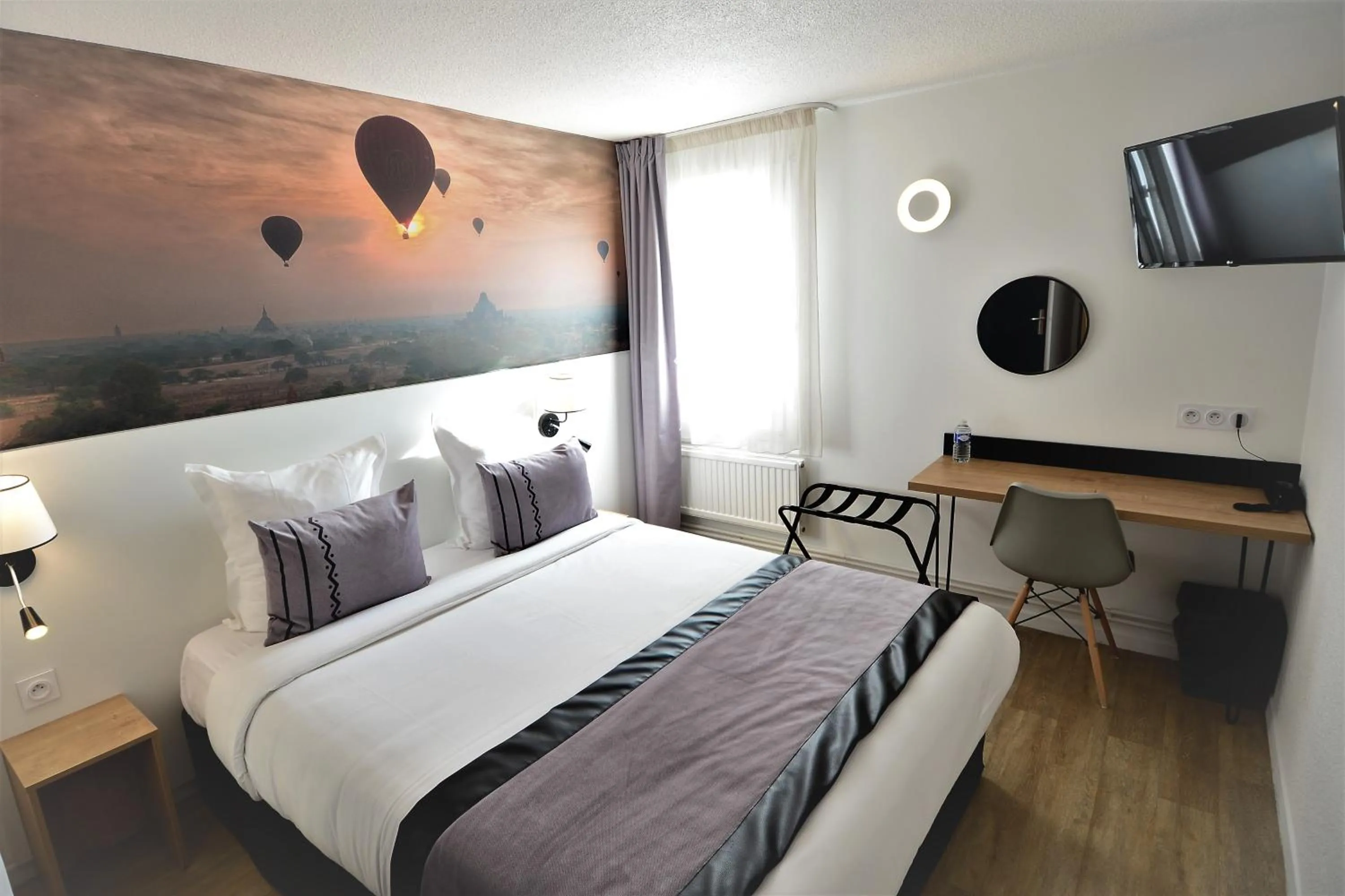 Bedroom, Bed in Logis Cris Hôtel et Restaurant, Lyon Sud-Est