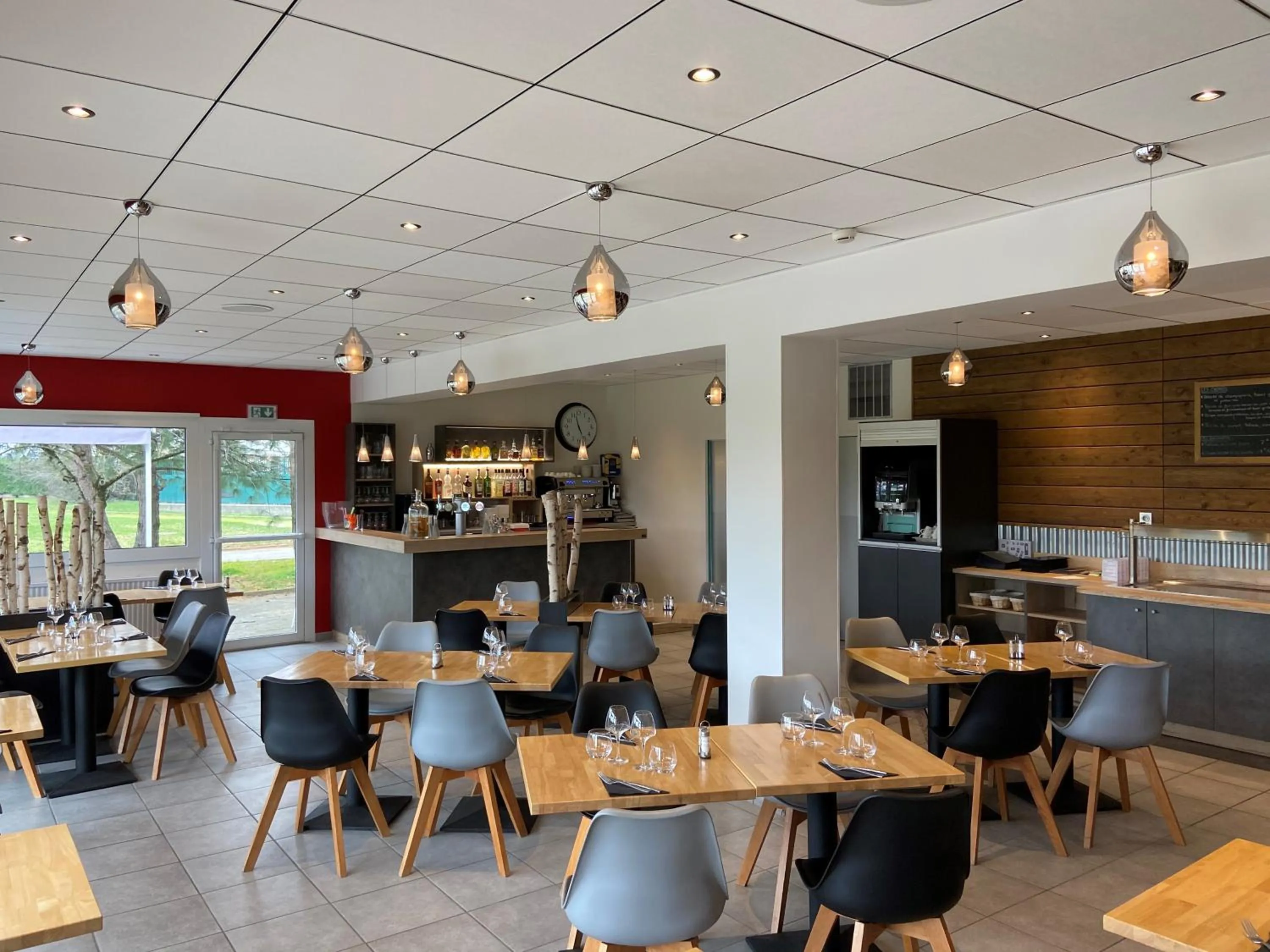 Restaurant/places to eat in Logis Cris Hôtel et Restaurant, Lyon Sud-Est