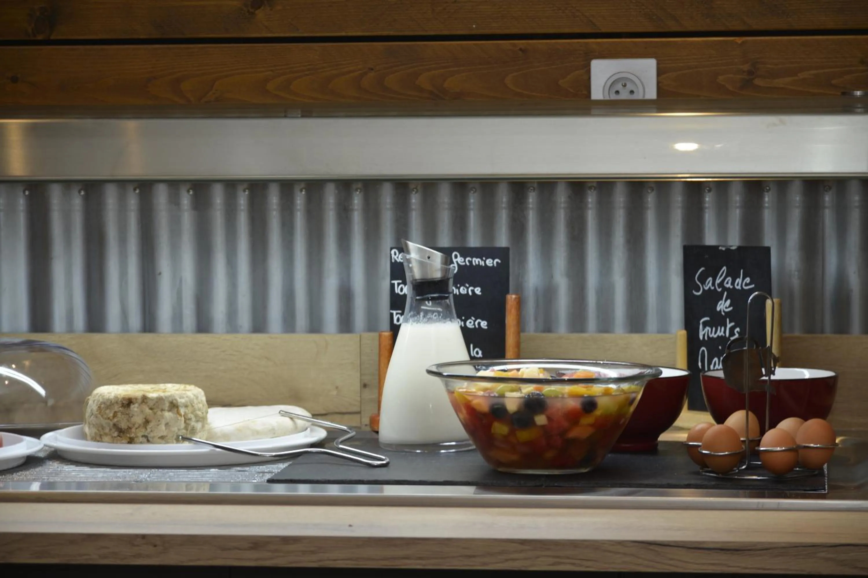 Breakfast in Logis Cris Hôtel et Restaurant, Lyon Sud-Est