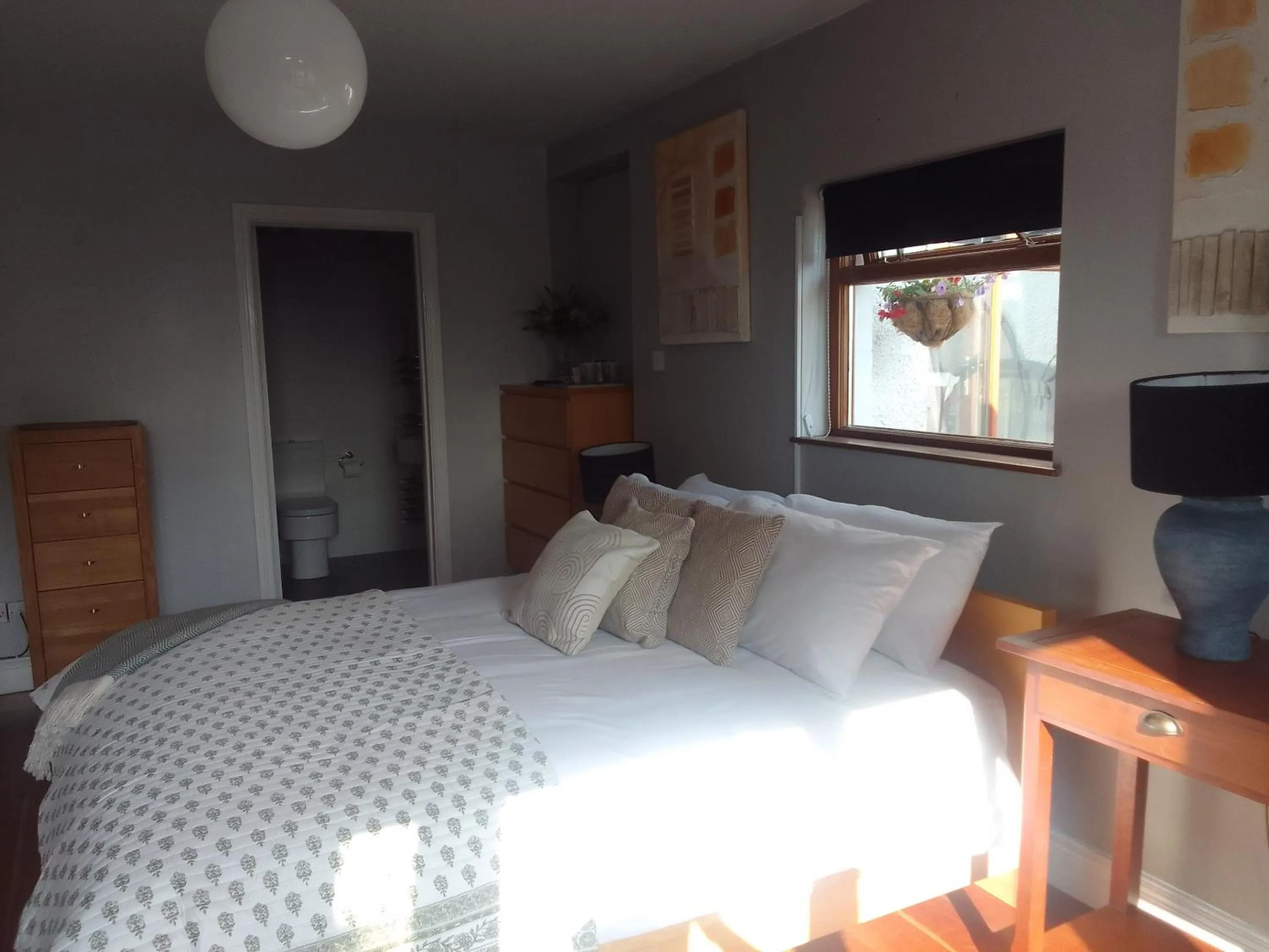Bedroom, Bed in The Oystercatcher