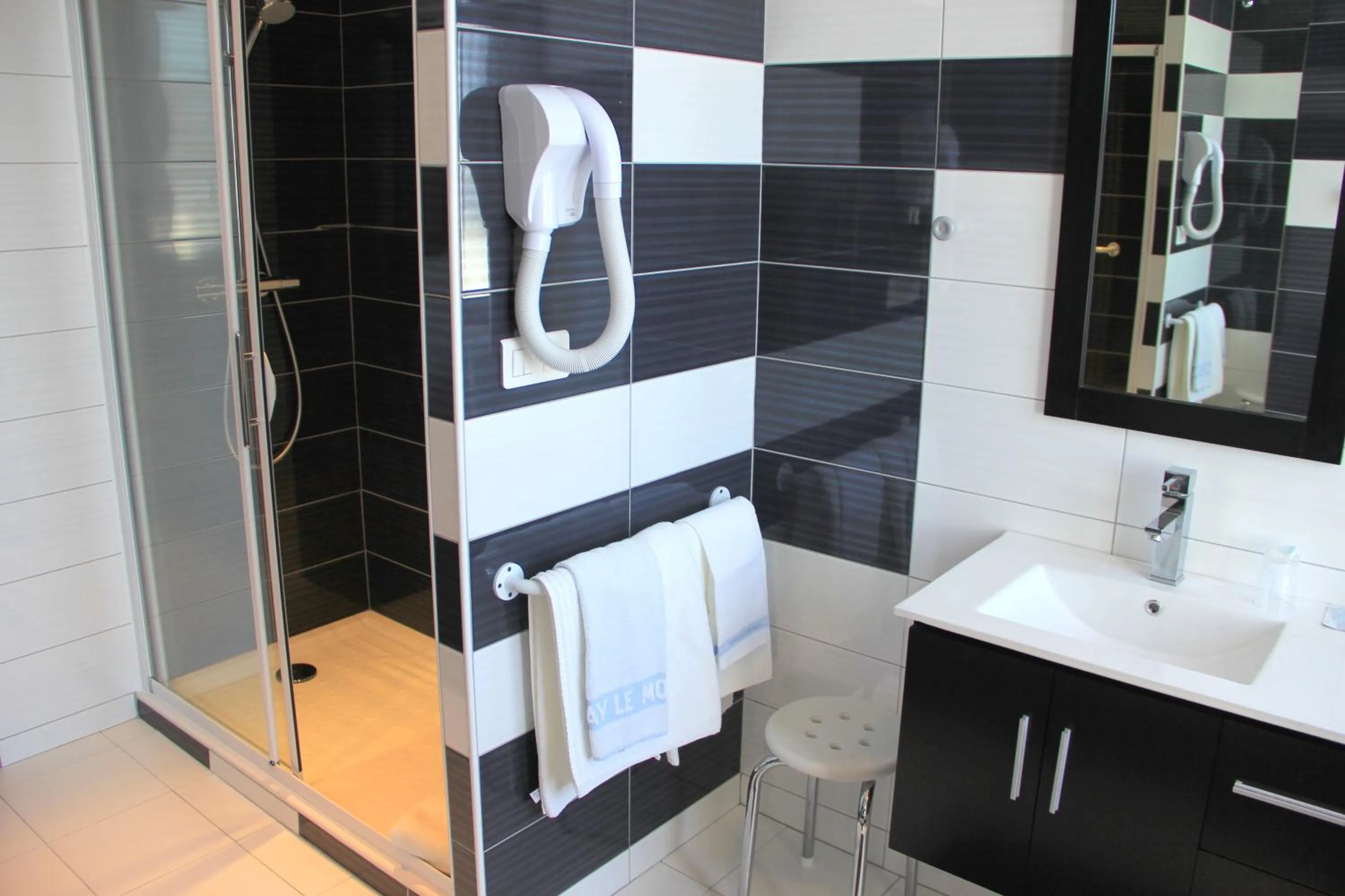 Shower in Hotel de la Basilique