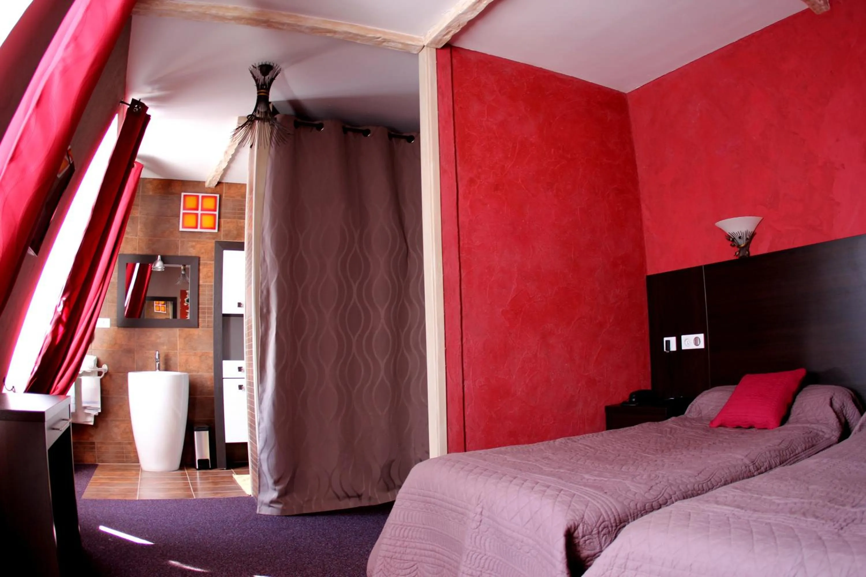 Shower in Hotel de la Basilique