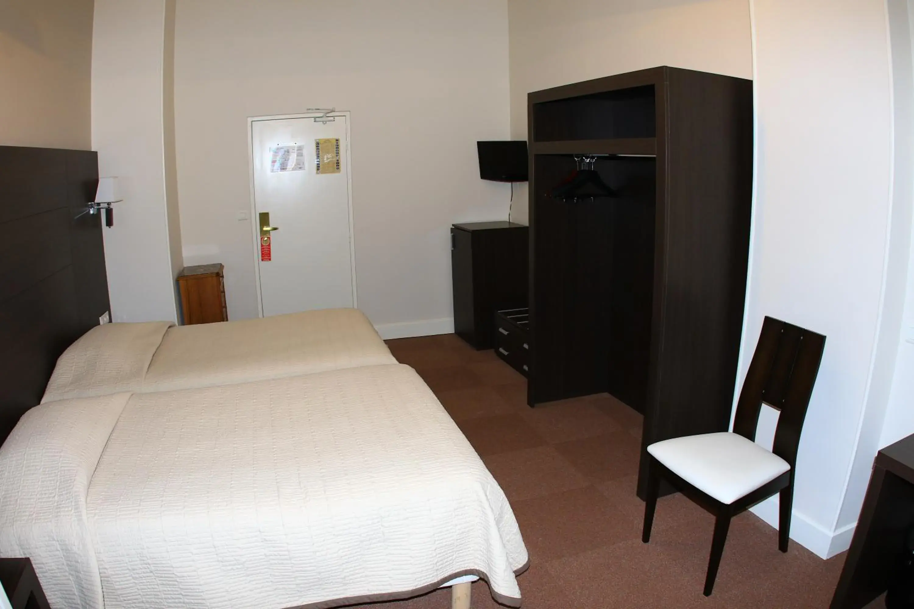 Twin Room in Hotel de la Basilique Twin Room in Hotel de la Basilique