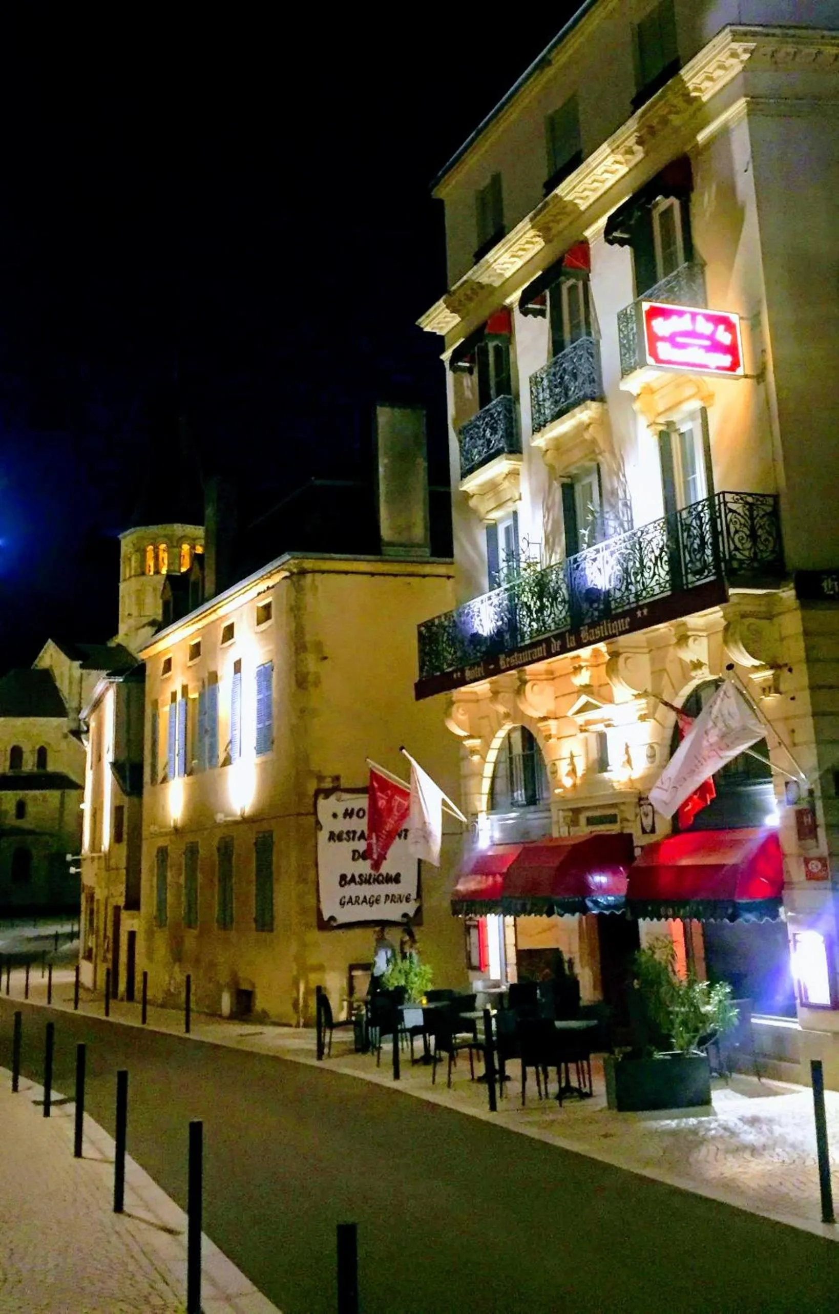 Property building in Hotel de la Basilique
