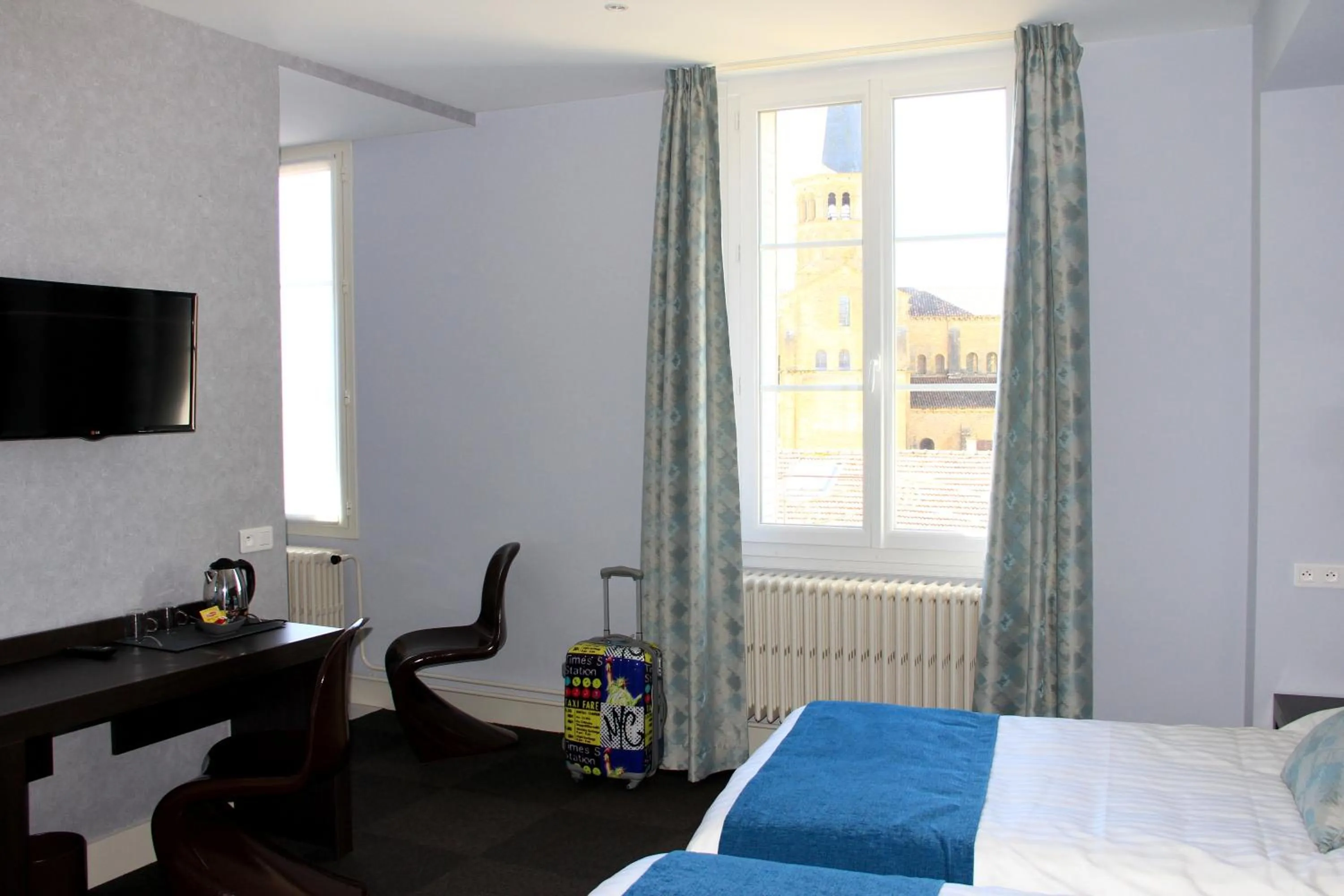 Bed in Hotel de la Basilique