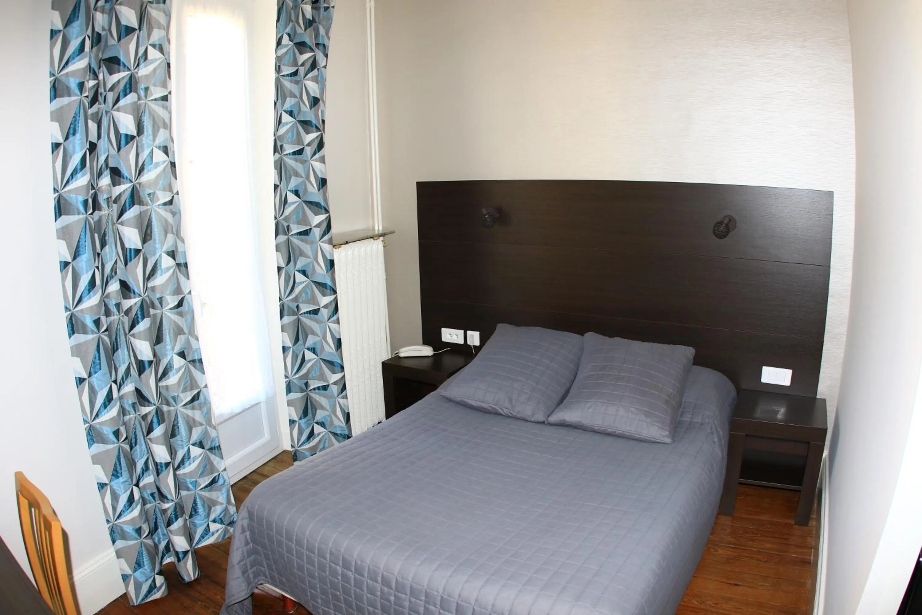 Shower in Hotel de la Basilique