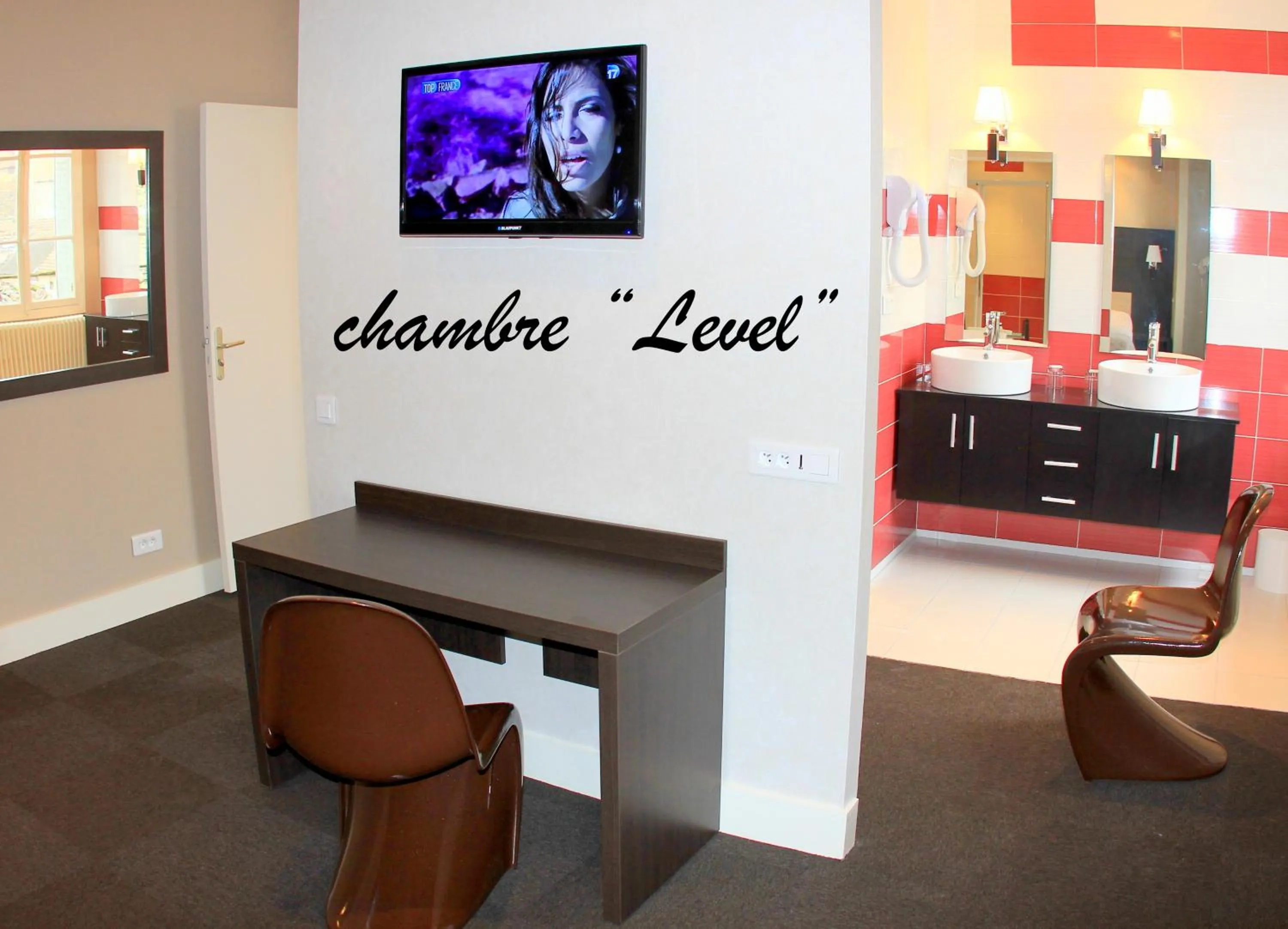 Shower in Hotel de la Basilique