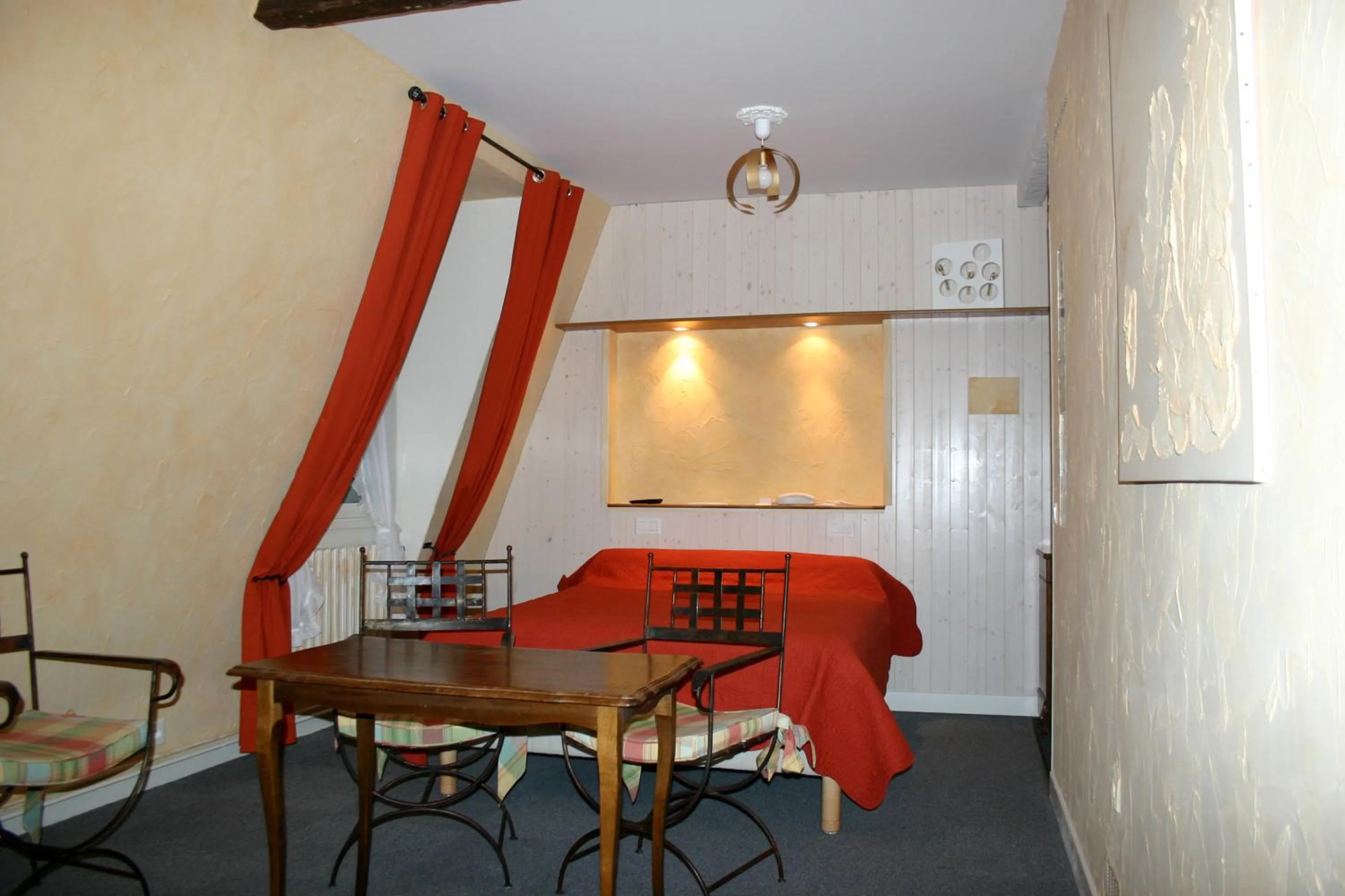 Photo of the whole room in Hotel de la Basilique