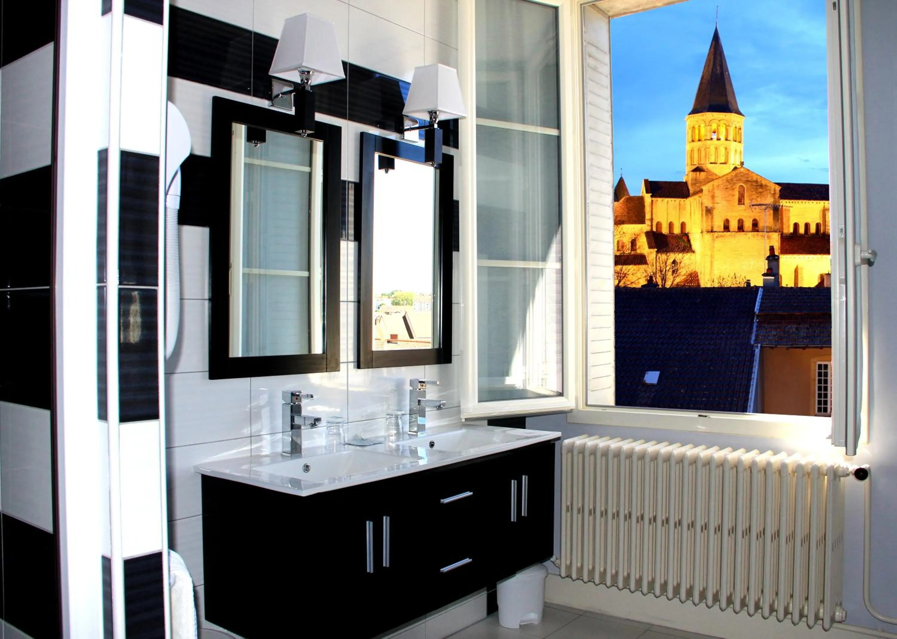 Bathroom in Hotel de la Basilique