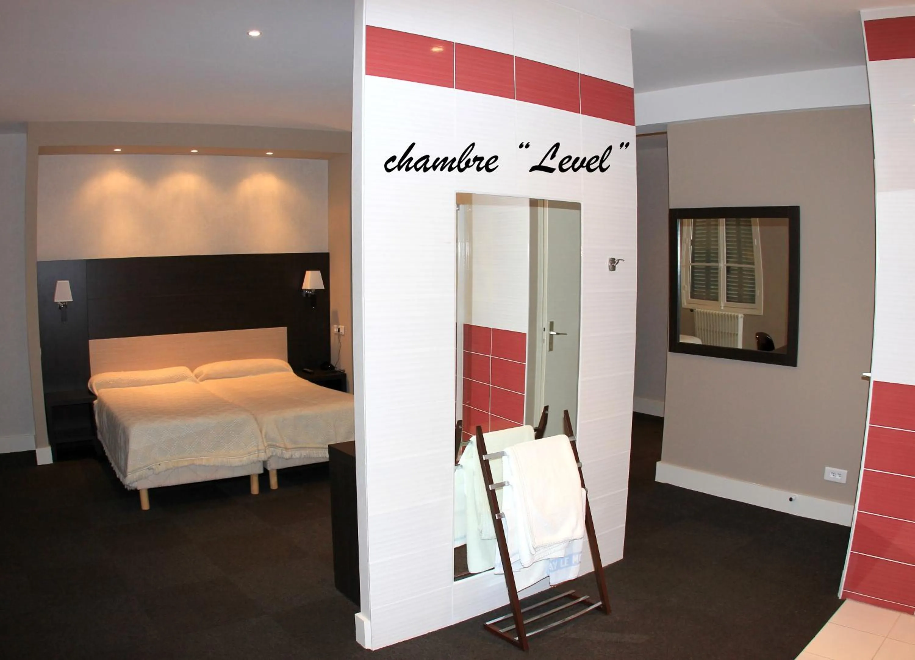 Shower in Hotel de la Basilique