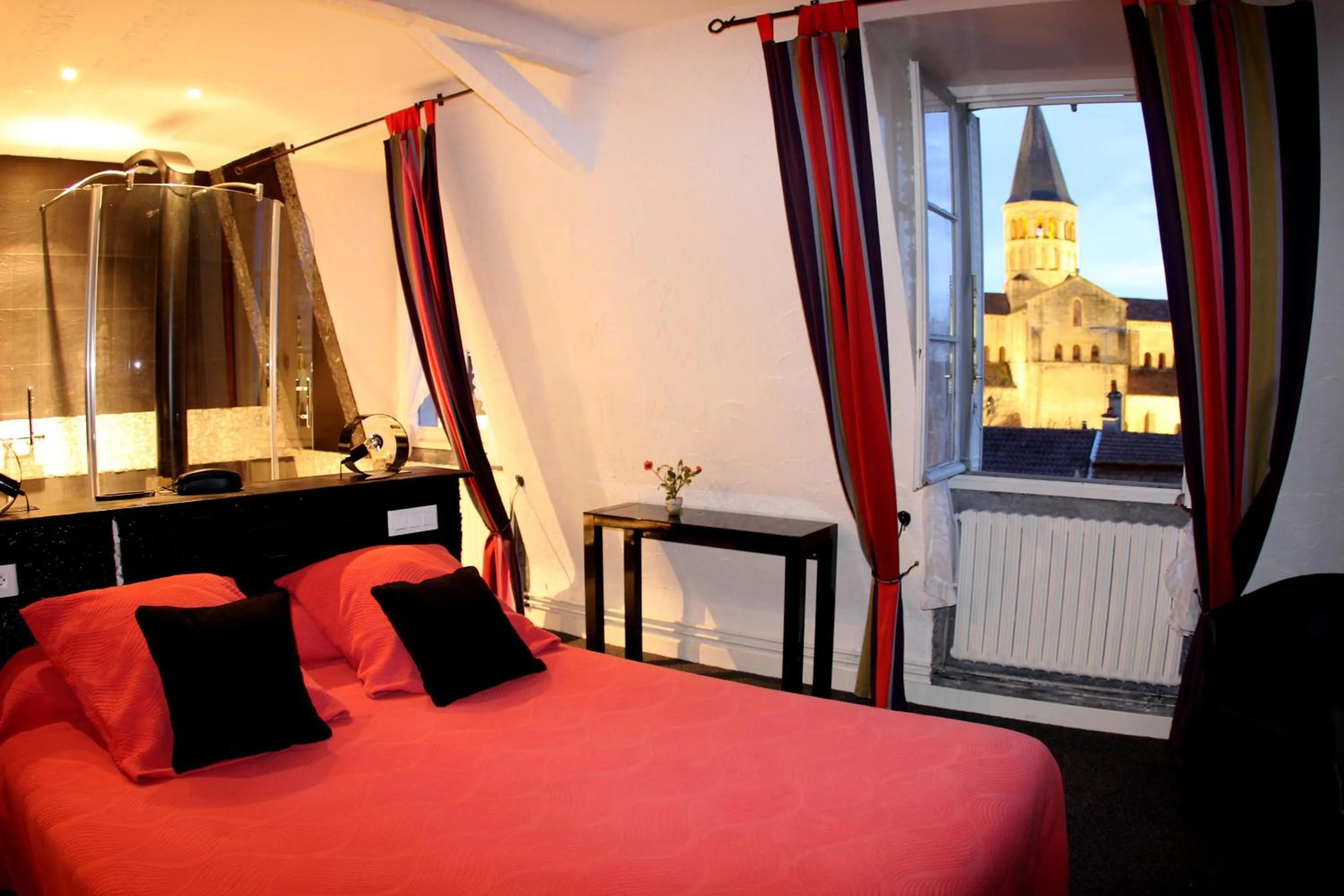 Bed in Hotel de la Basilique