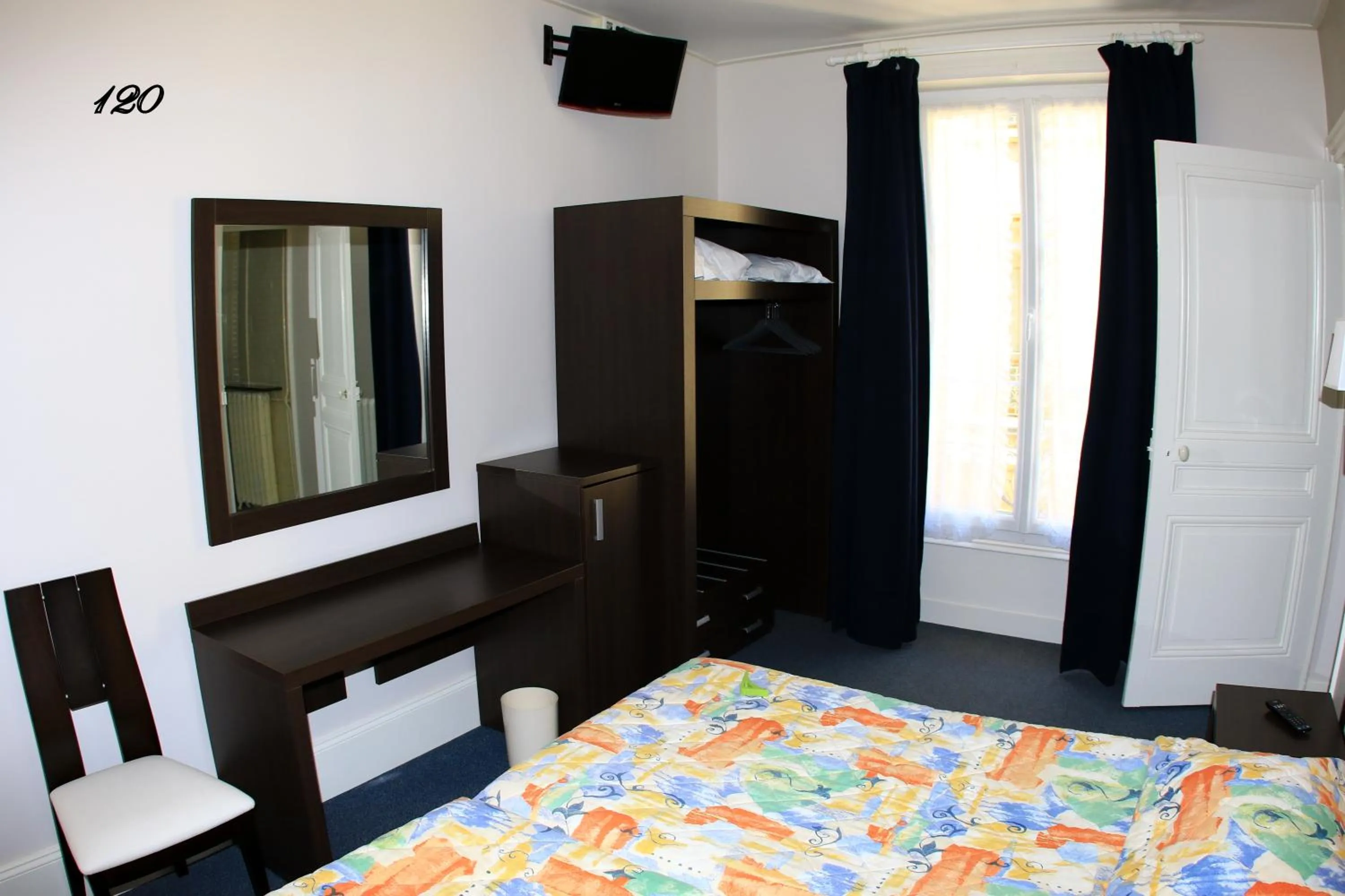 Photo of the whole room in Hotel de la Basilique