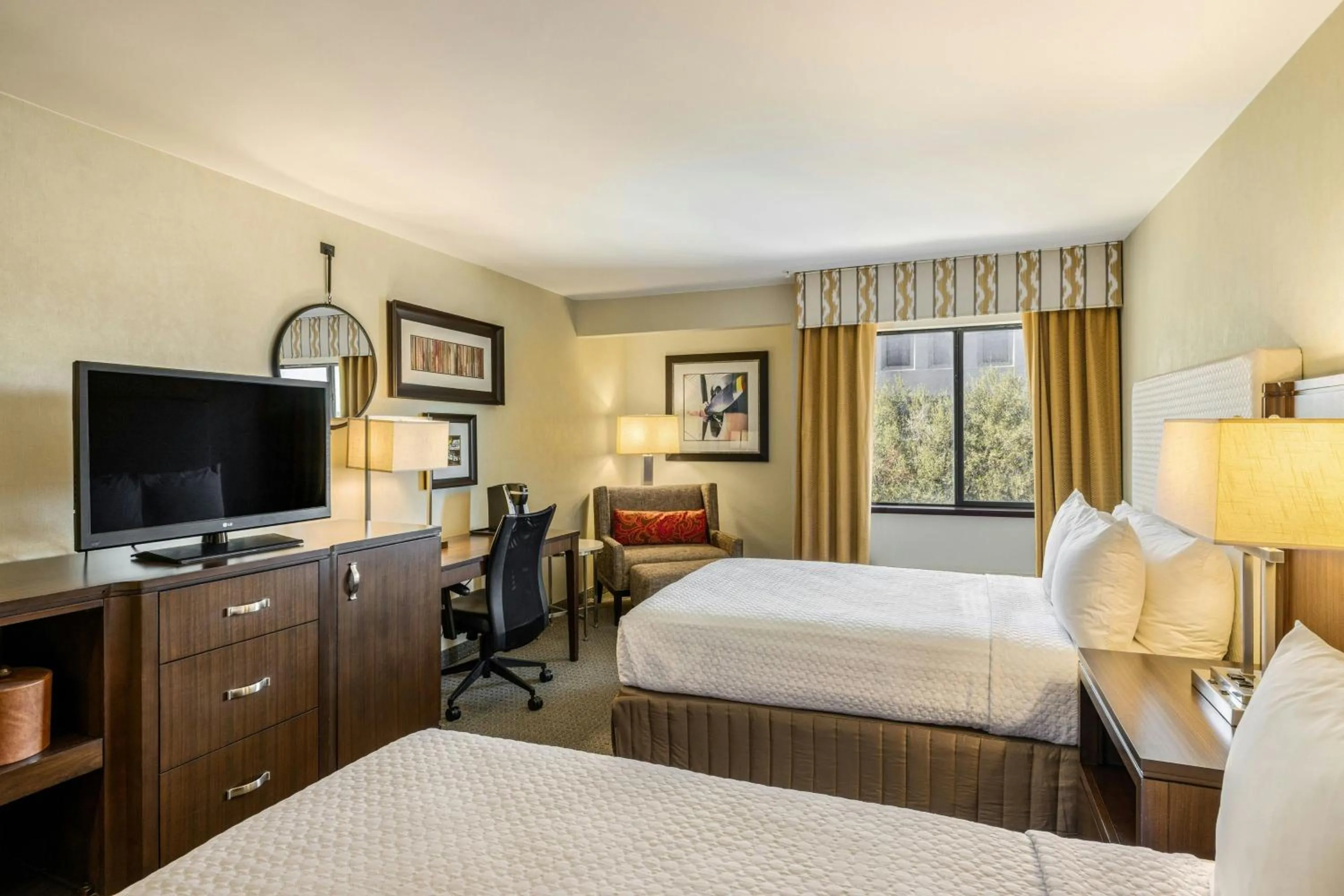 Swimming pool, Bed in Hotel Dax