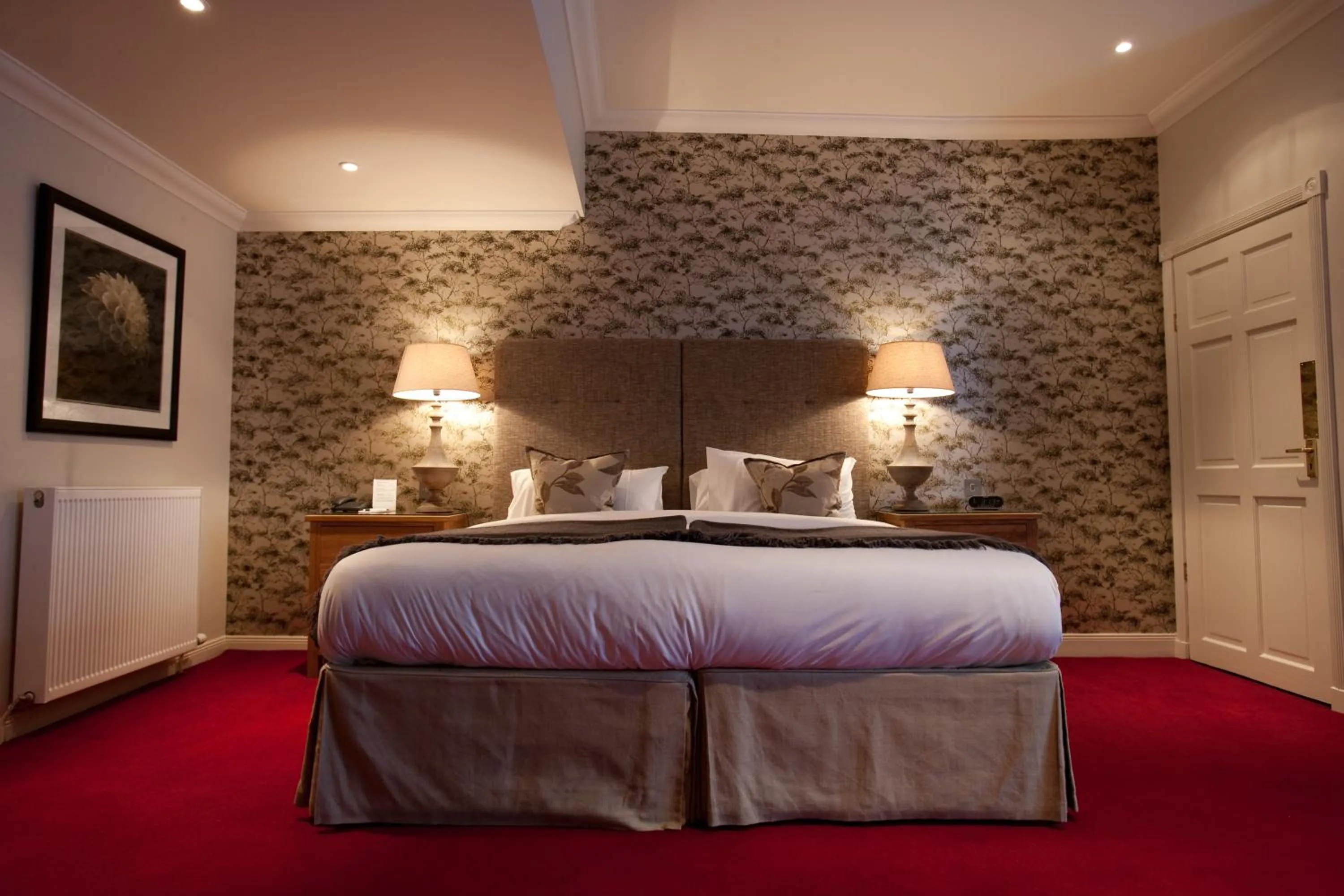 Photo of the whole room, Bed in The Townhouse Hotel