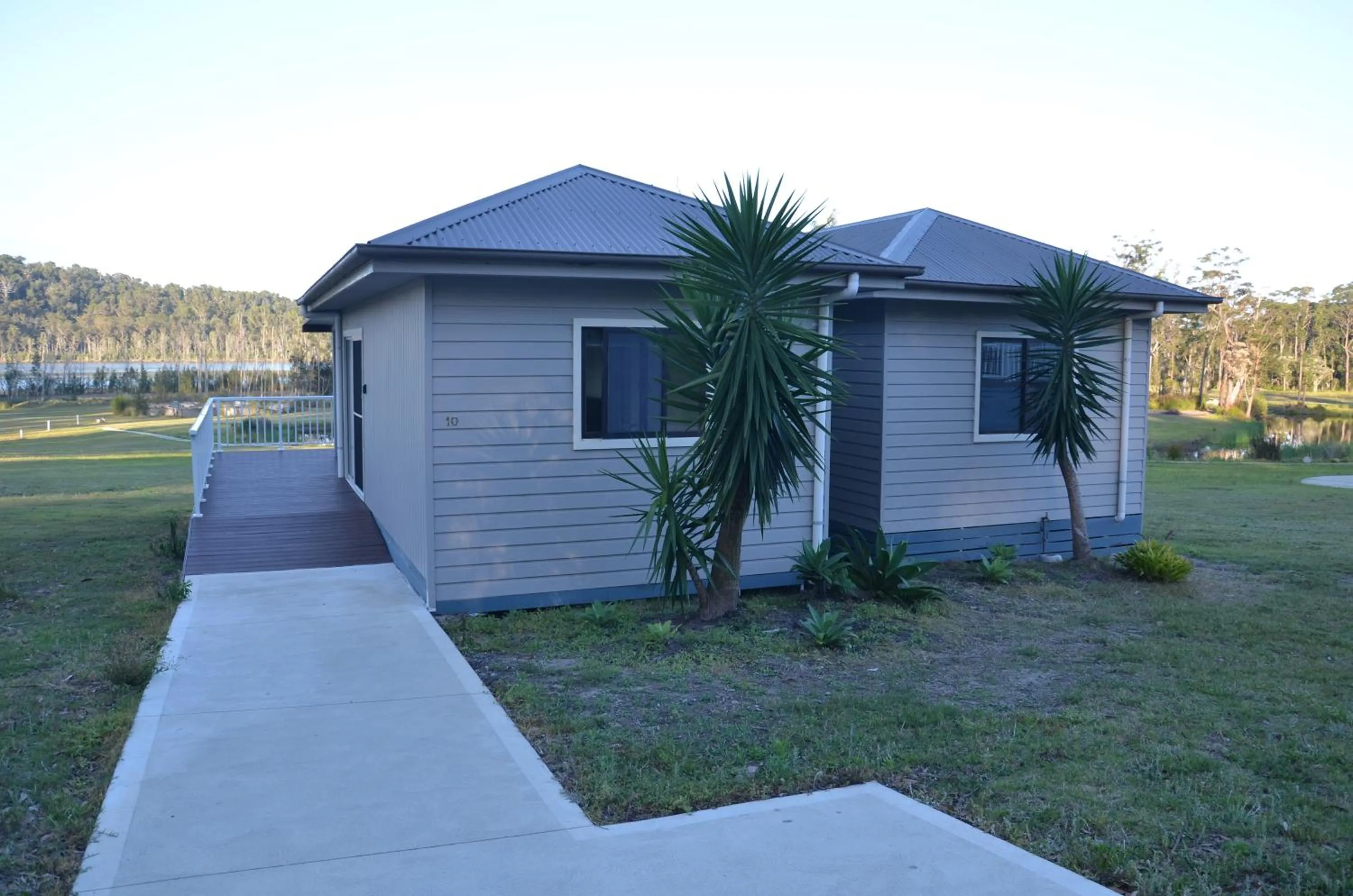 The Leaning Oak Holiday Lifestyles - Lake Conjola