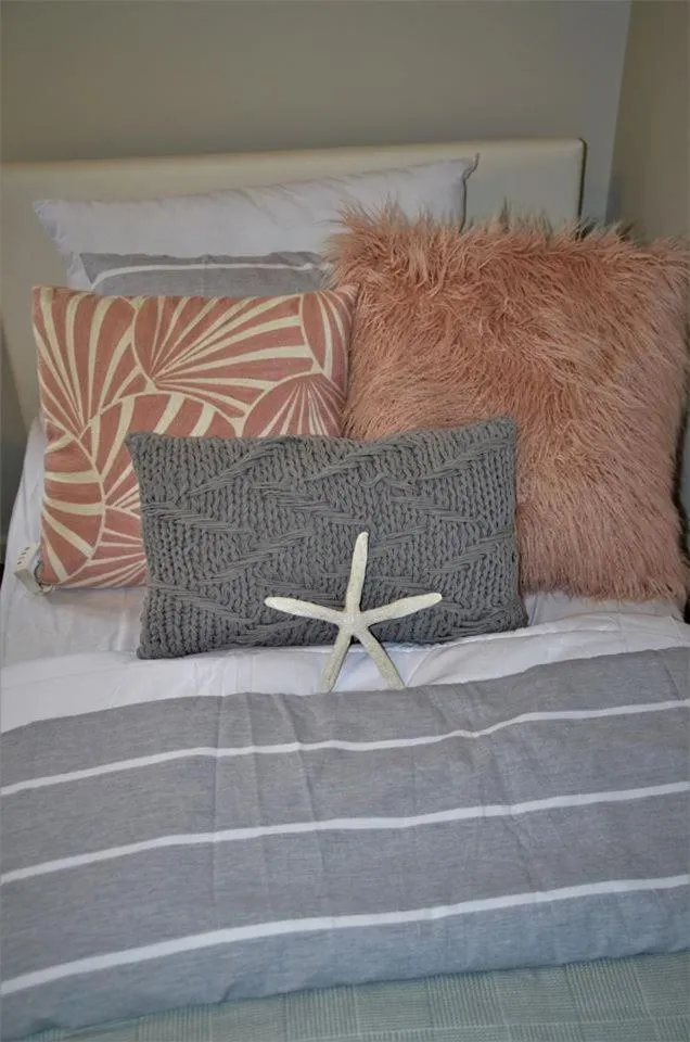 Bed in The Leaning Oak Holiday Lifestyles - Lake Conjola