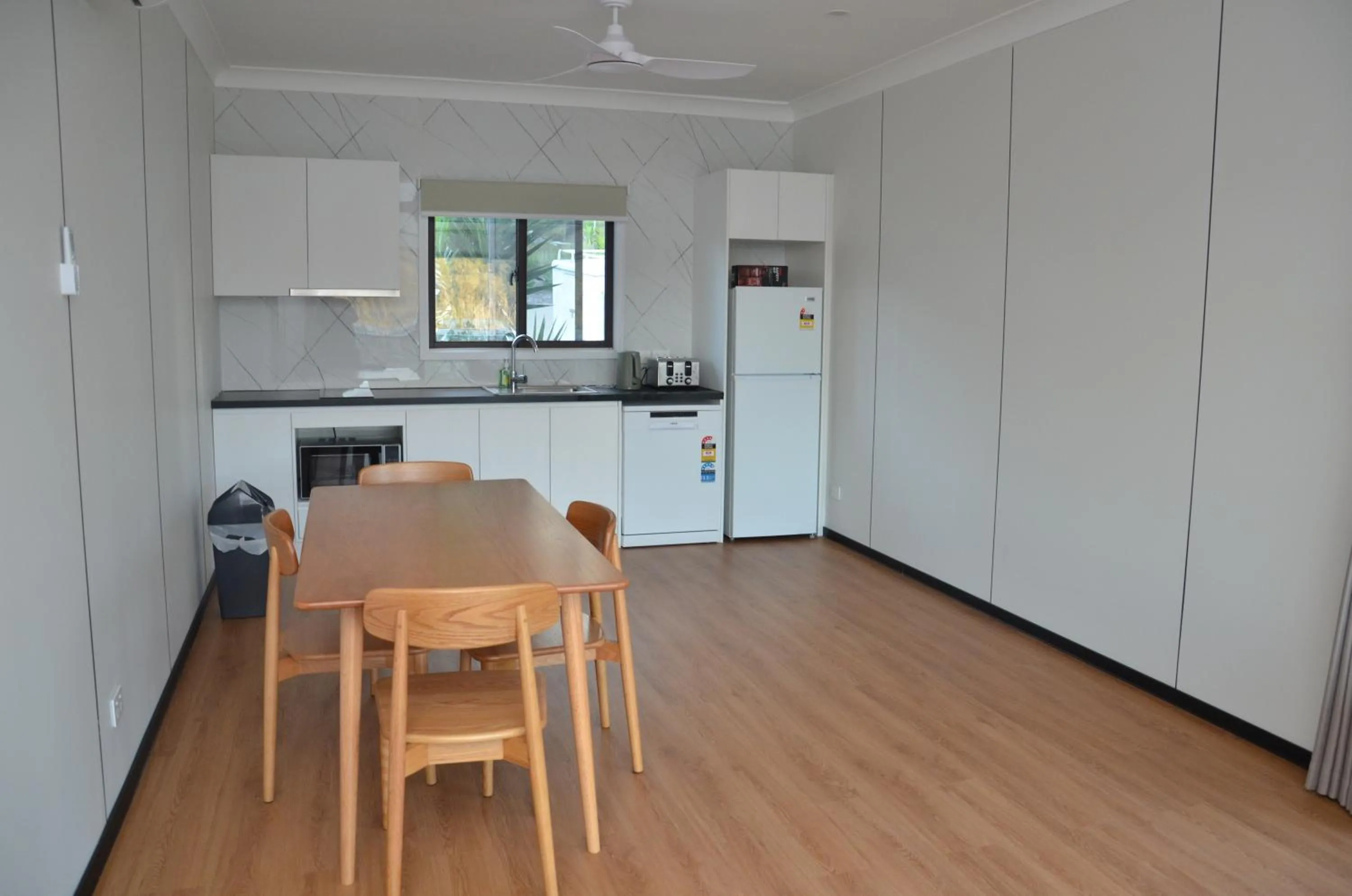 The Leaning Oak Holiday Lifestyles - Lake Conjola