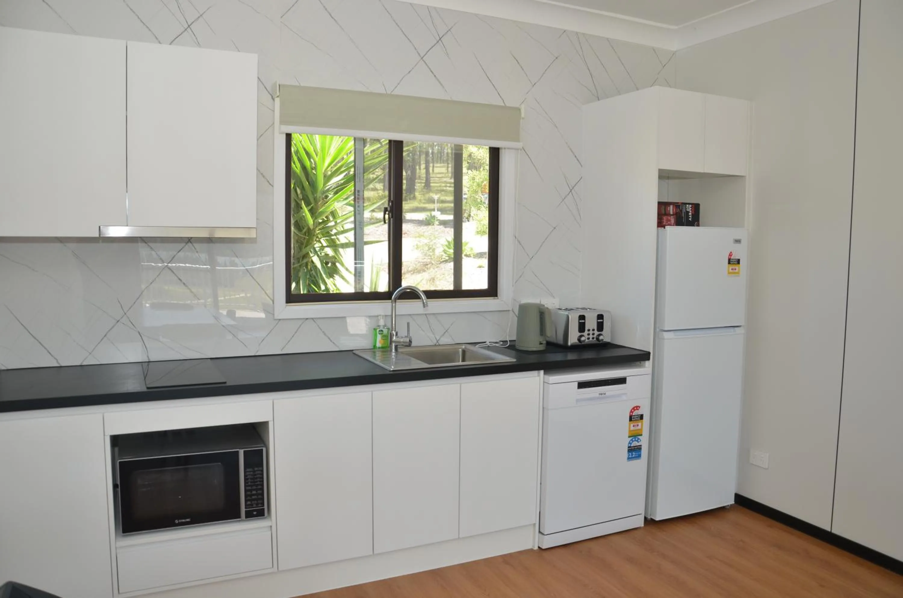 The Leaning Oak Holiday Lifestyles - Lake Conjola