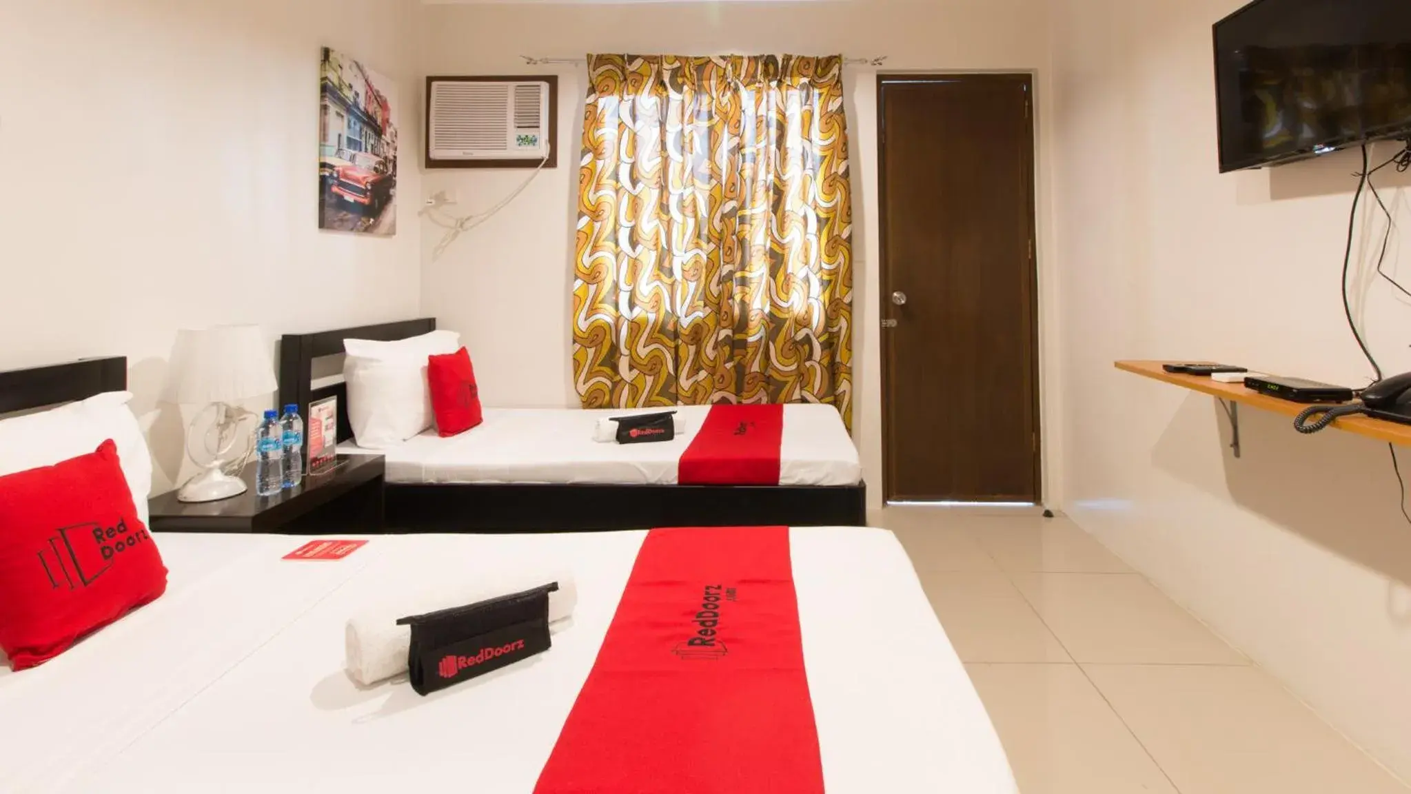 Photo of the whole room, Bed in RedDoorz Plus @ Diola Villamonte Bacolod Photo of the whole room, Bed in RedDoorz Plus @ Diola Villamonte Bacolod