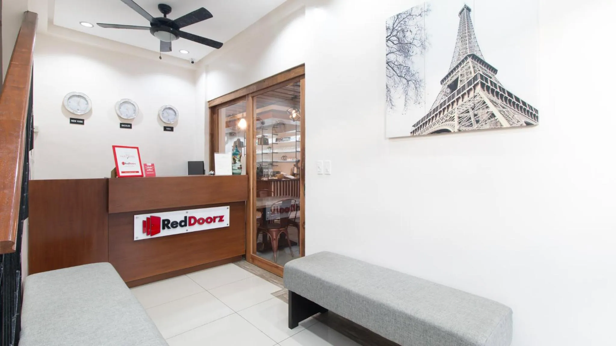 Lobby or reception in RedDoorz Plus @ Diola Villamonte Bacolod