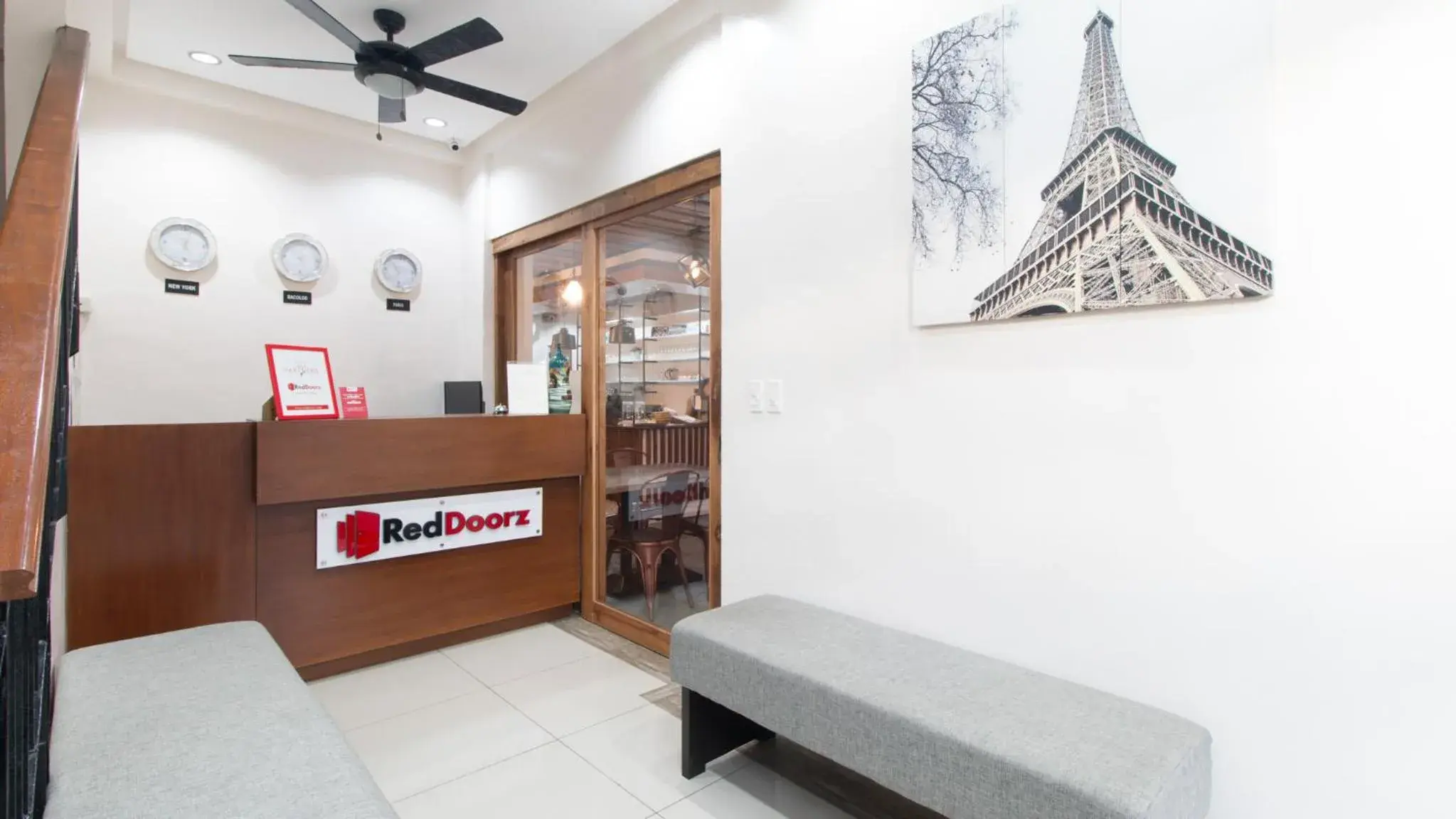Lobby or reception in RedDoorz Plus @ Diola Villamonte Bacolod Lobby or reception in RedDoorz Plus @ Diola Villamonte Bacolod