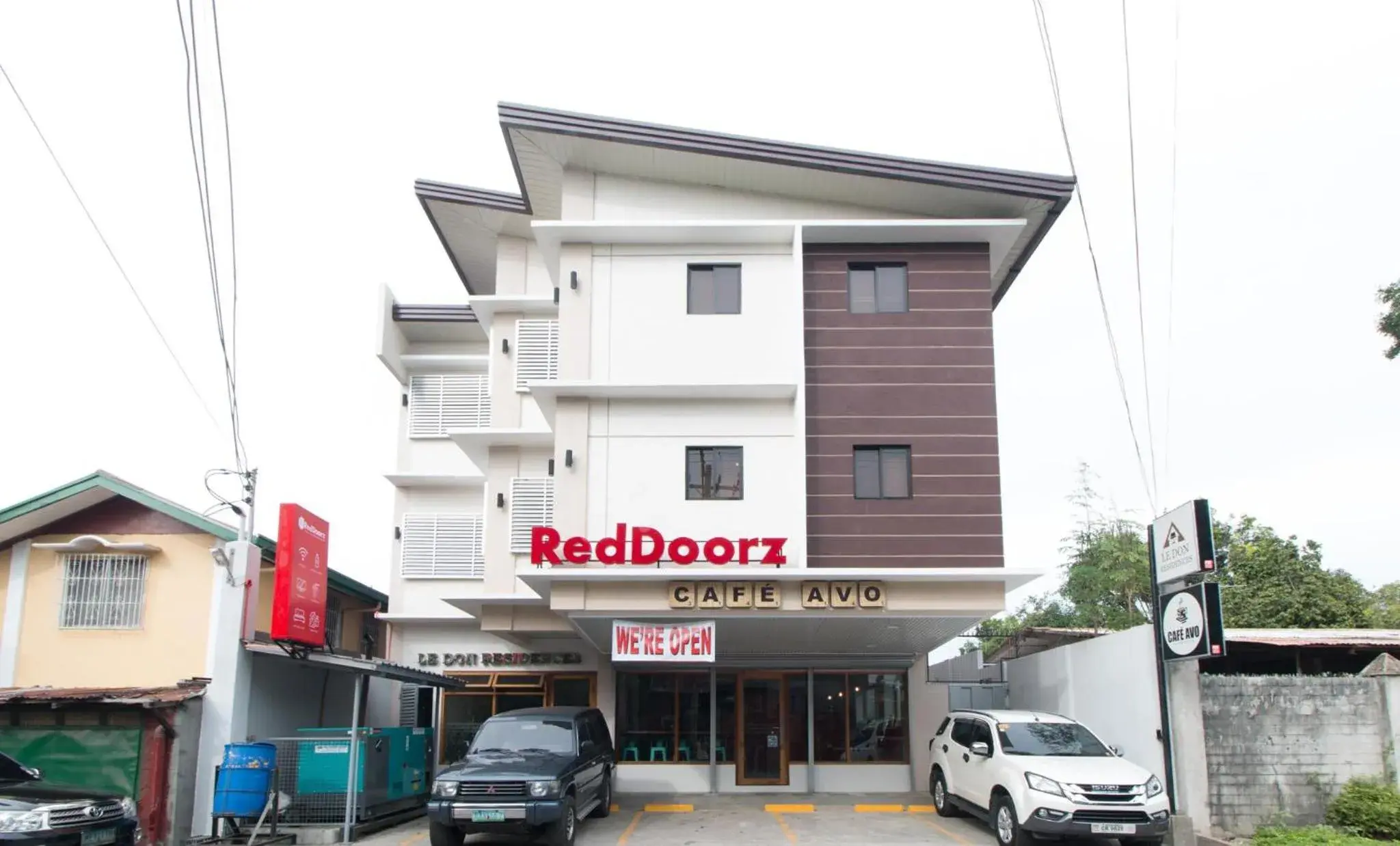 Property building in RedDoorz Plus @ Diola Villamonte Bacolod Property building in RedDoorz Plus @ Diola Villamonte Bacolod