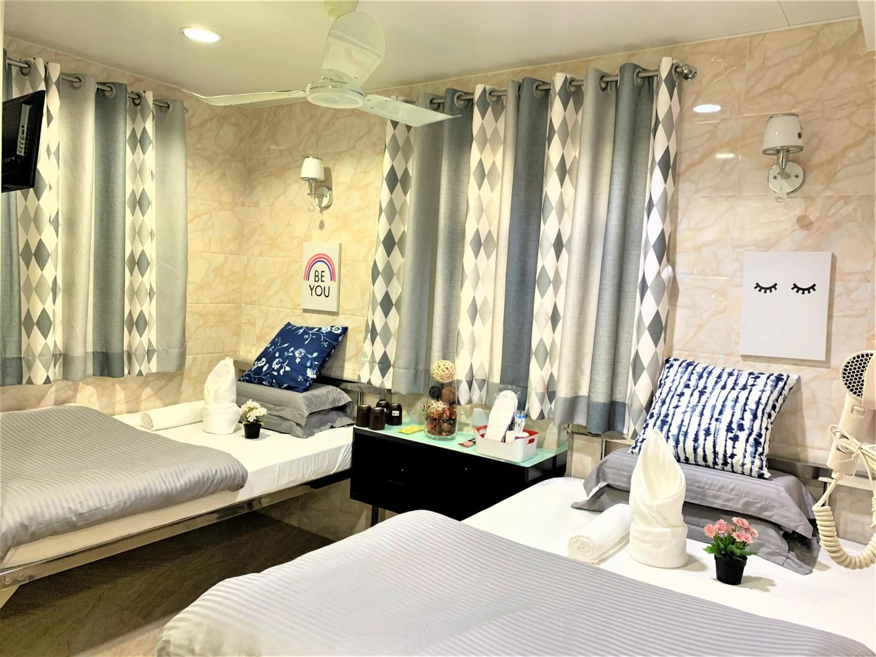 Bedroom, Bed in Metrocity Lounge