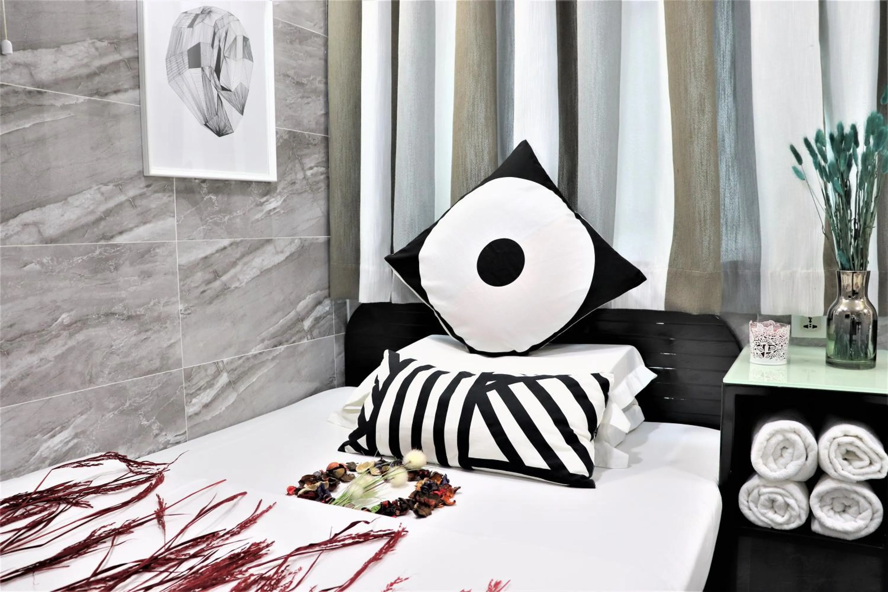 Bedroom in Metrocity Lounge