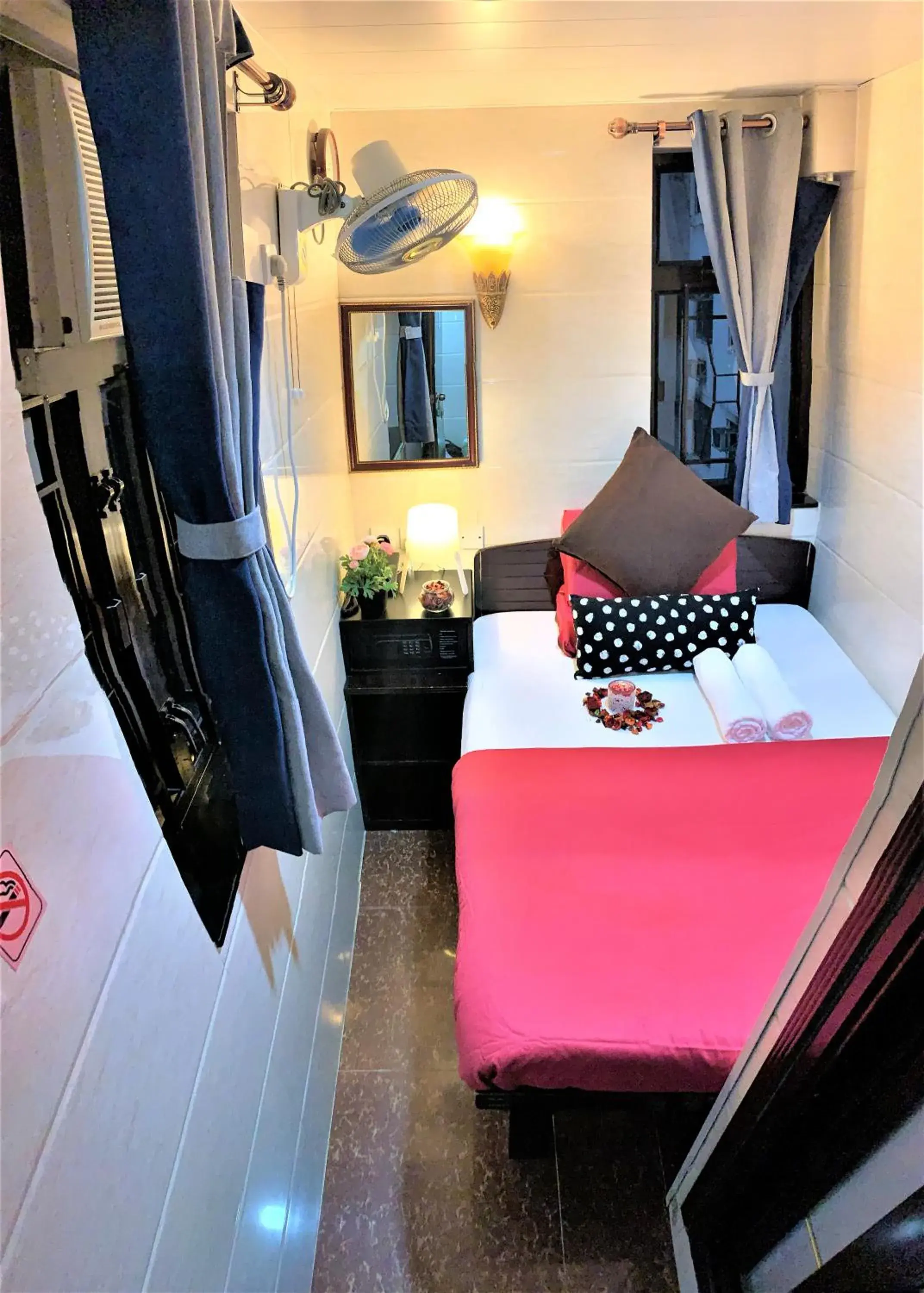 Bedroom, Bed in Metrocity Lounge Bedroom, Bed in Metrocity Lounge