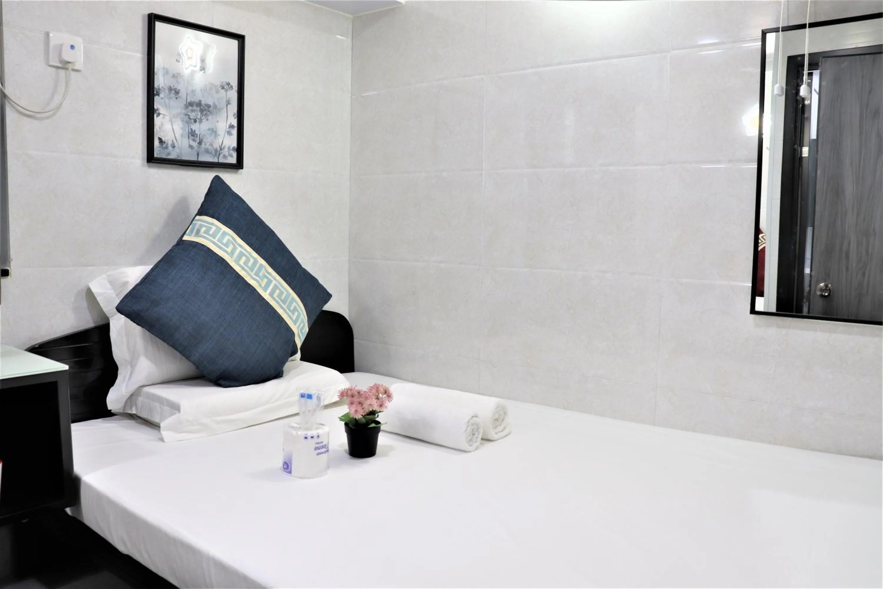 Bedroom, Bed in Metrocity Lounge