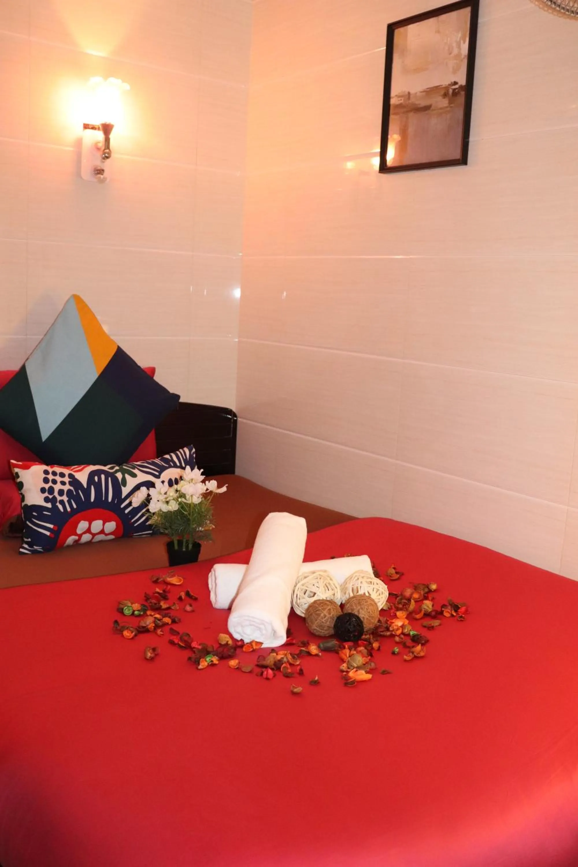 Bedroom, Bed in Metrocity Lounge