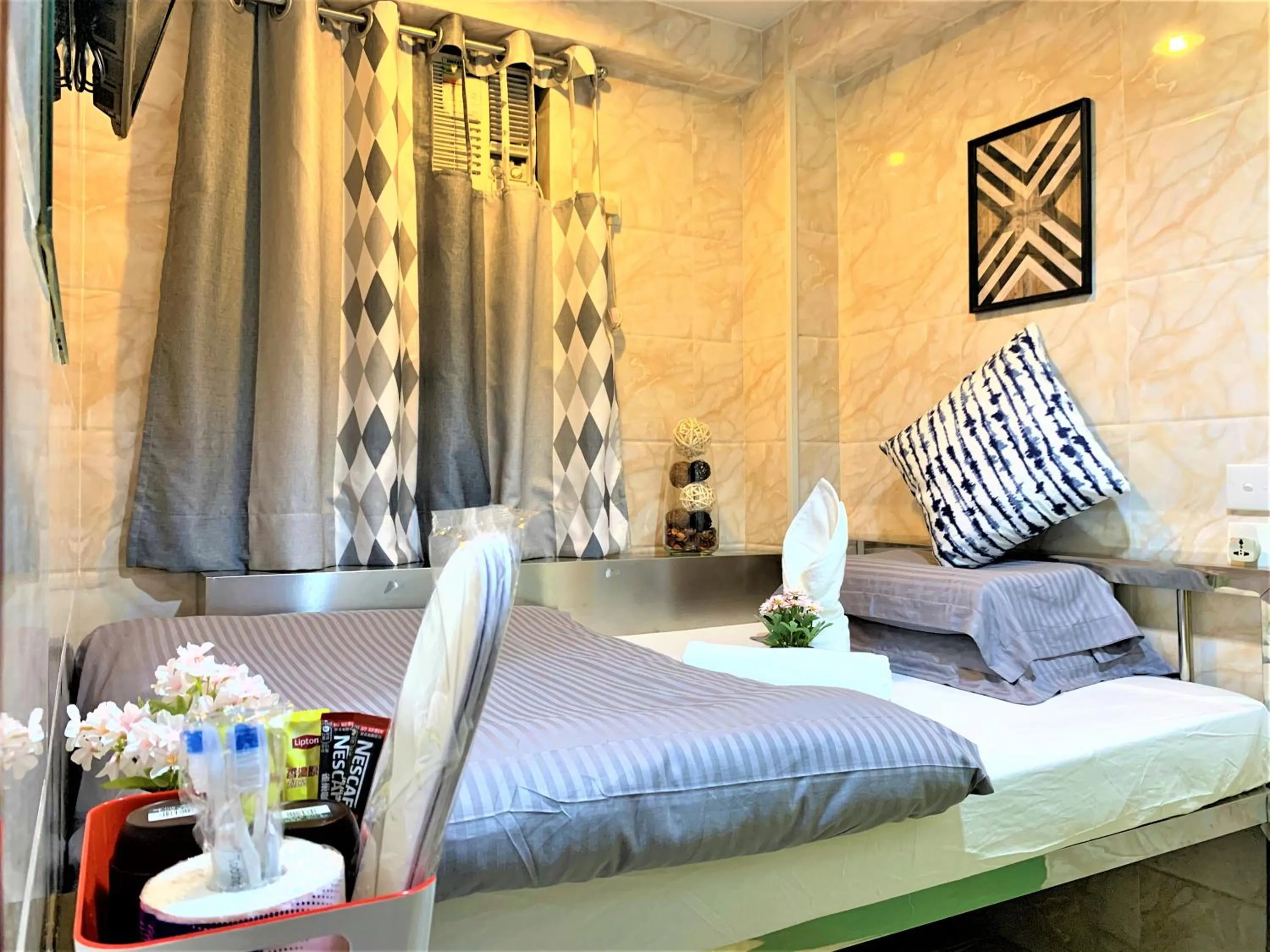 Bedroom, Bed in Metrocity Lounge