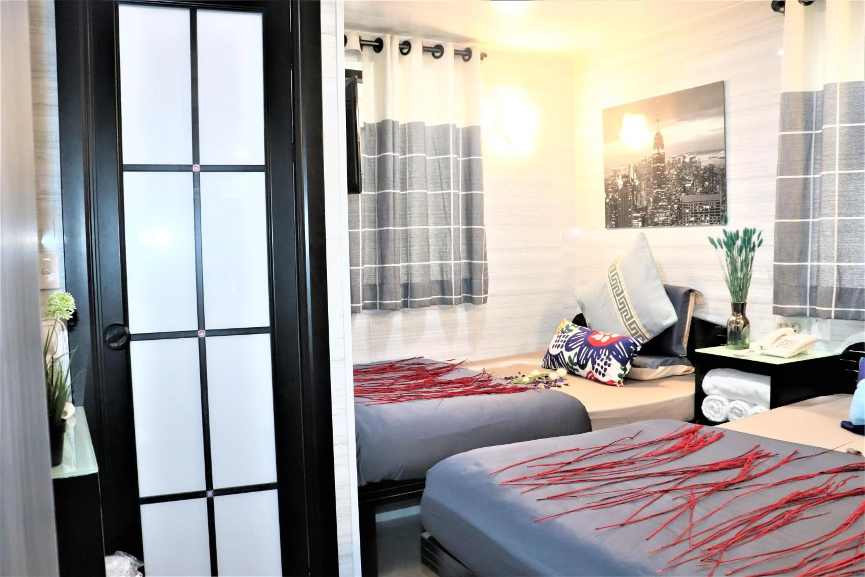 Bedroom, Bed in Metrocity Lounge